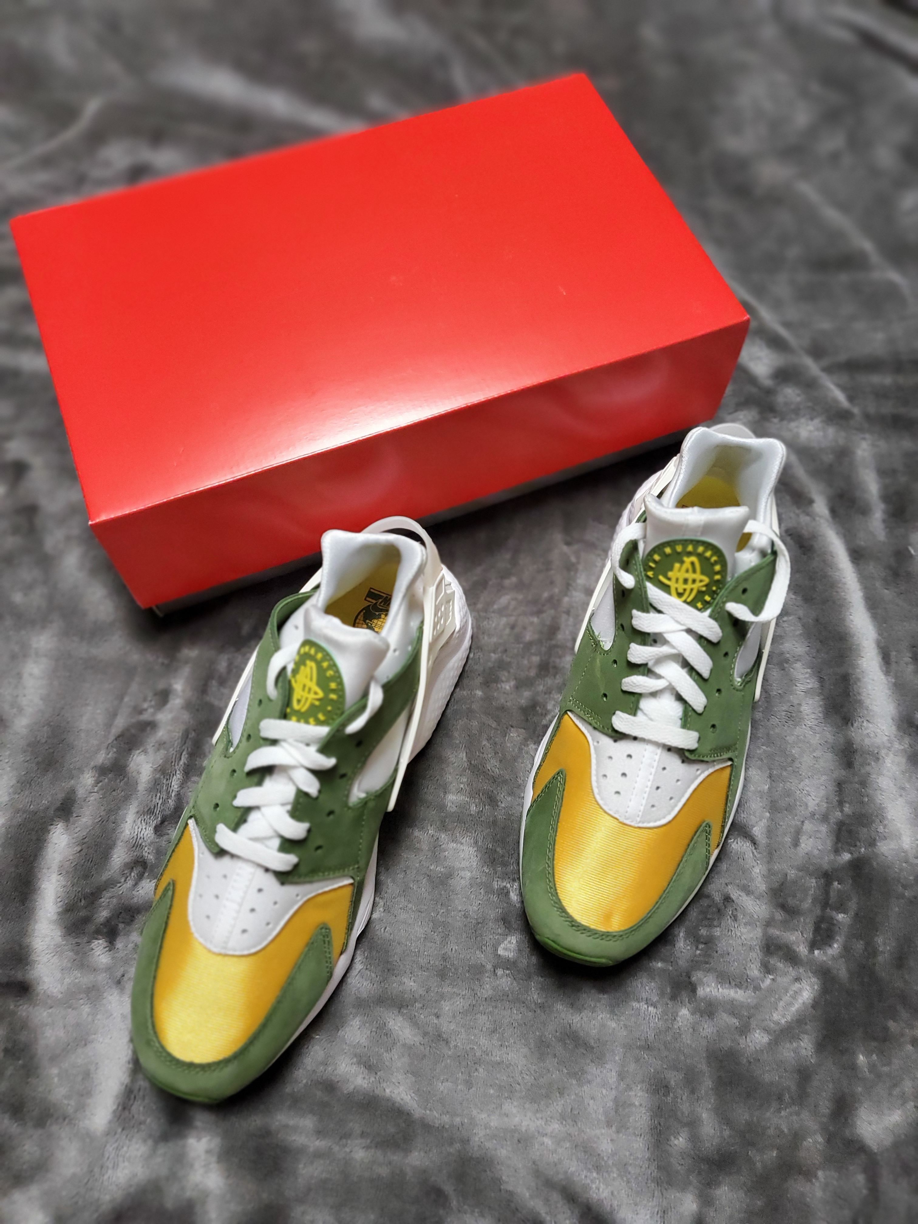 Nike x Stussy Air Huarache LE Dark Olive 착용 스타일 - 2