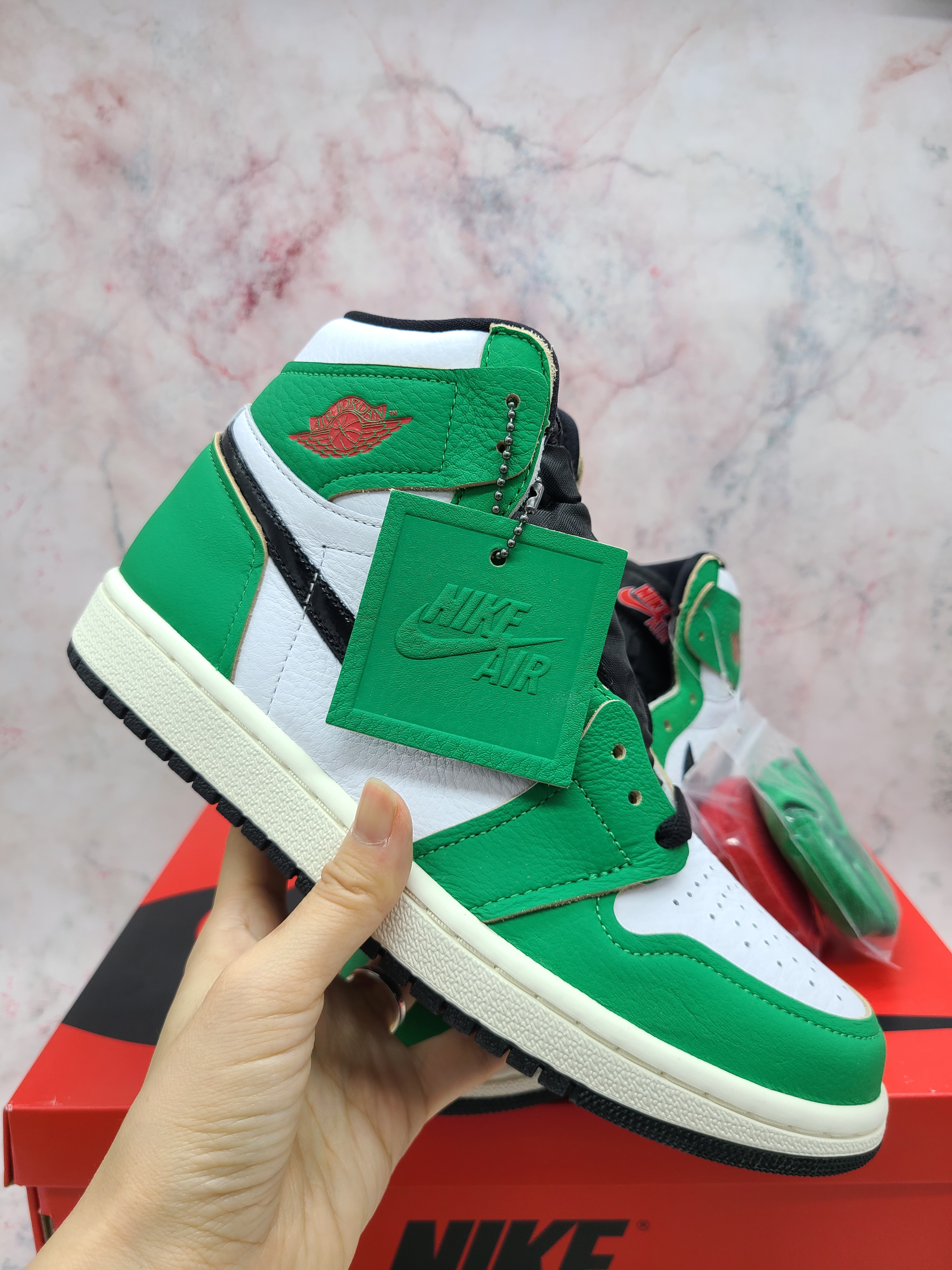 (W) Jordan 1 Retro High OG Lucky Green 착용 스타일