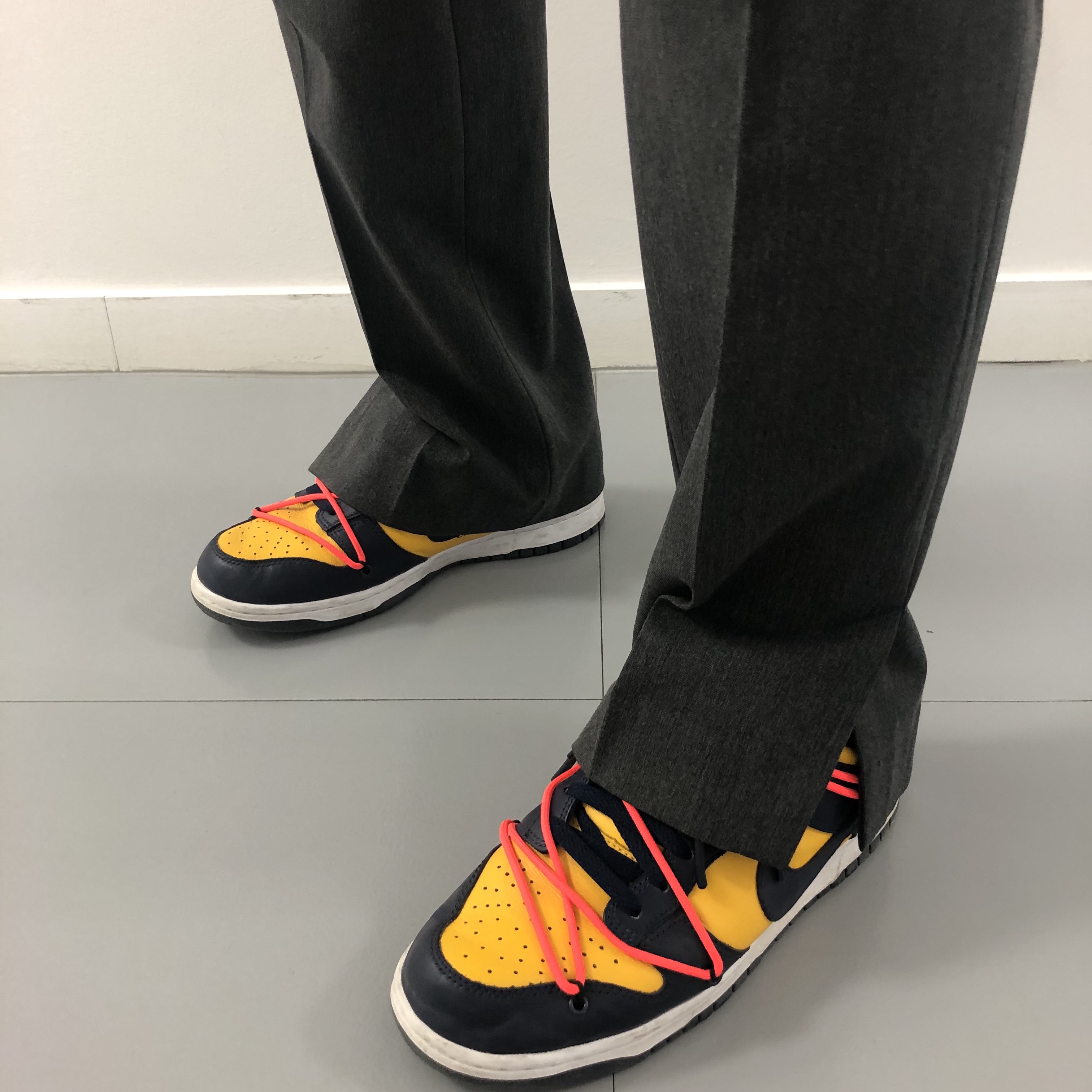 Nike x Off-White Dunk Low University Gold Midnight Navy 착용 스타일 - 2