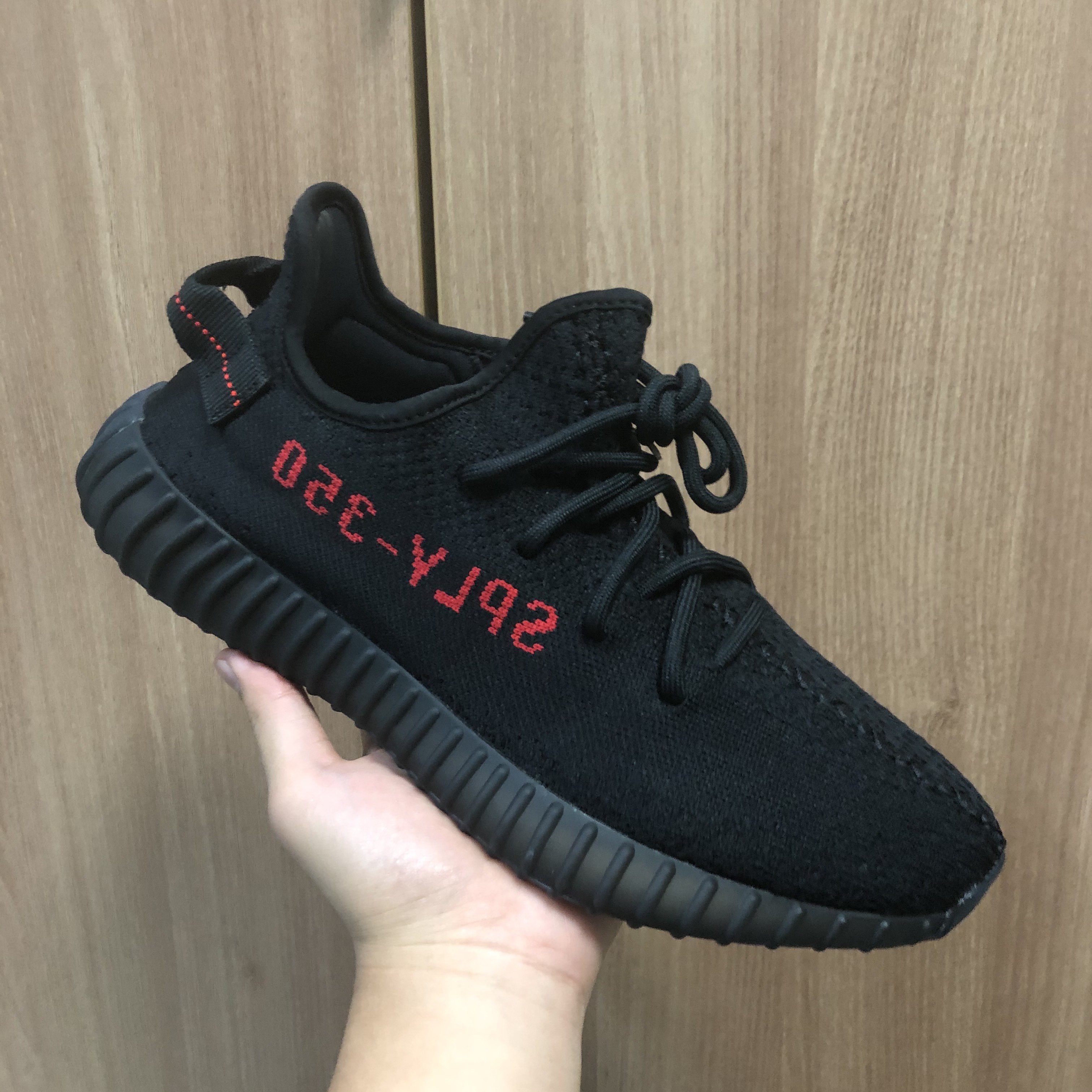 Adidas Yeezy Boost 350 V2 Black Red 2020 착용 스타일