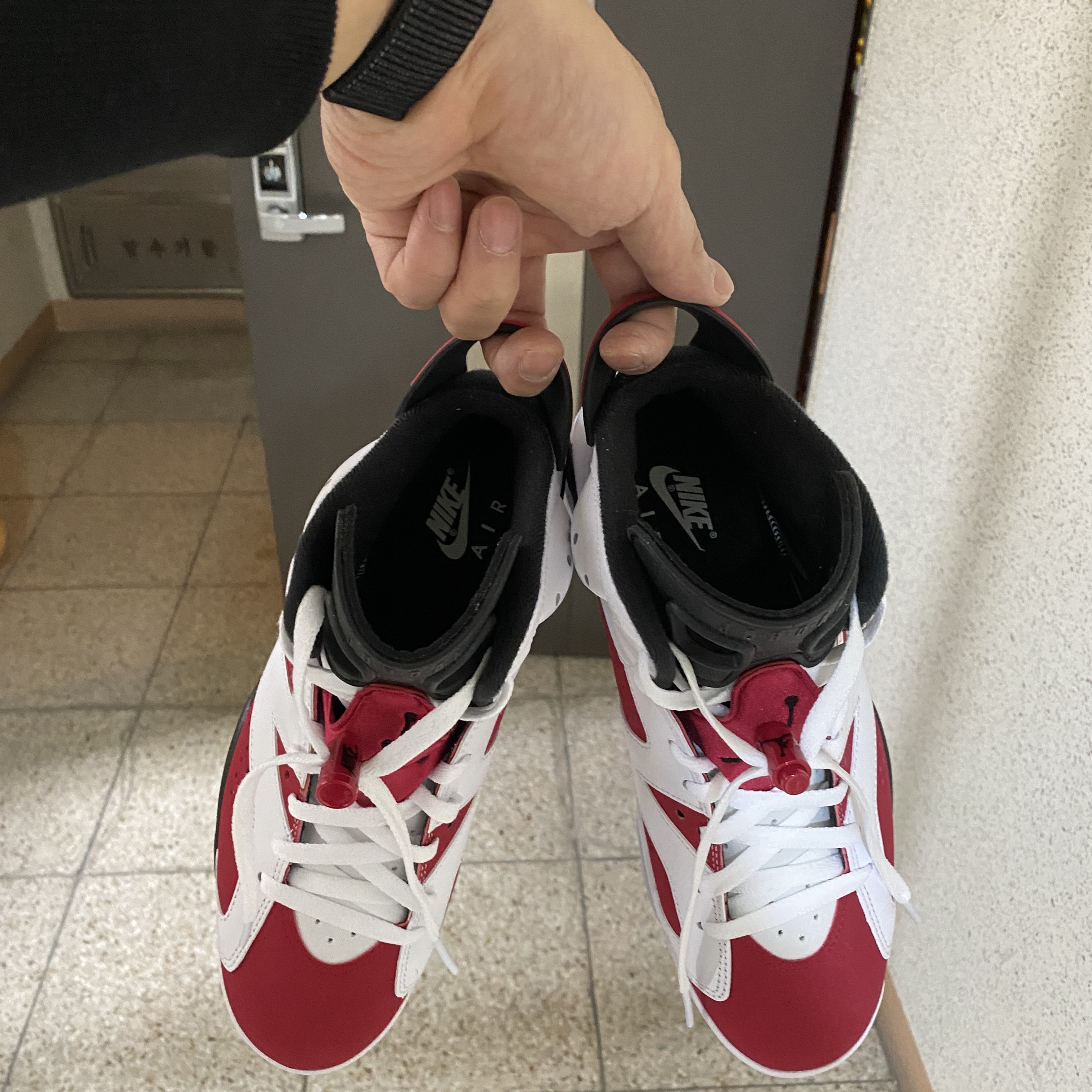 Jordan 6 Retro Carmine 2021 착용 스타일 - 2