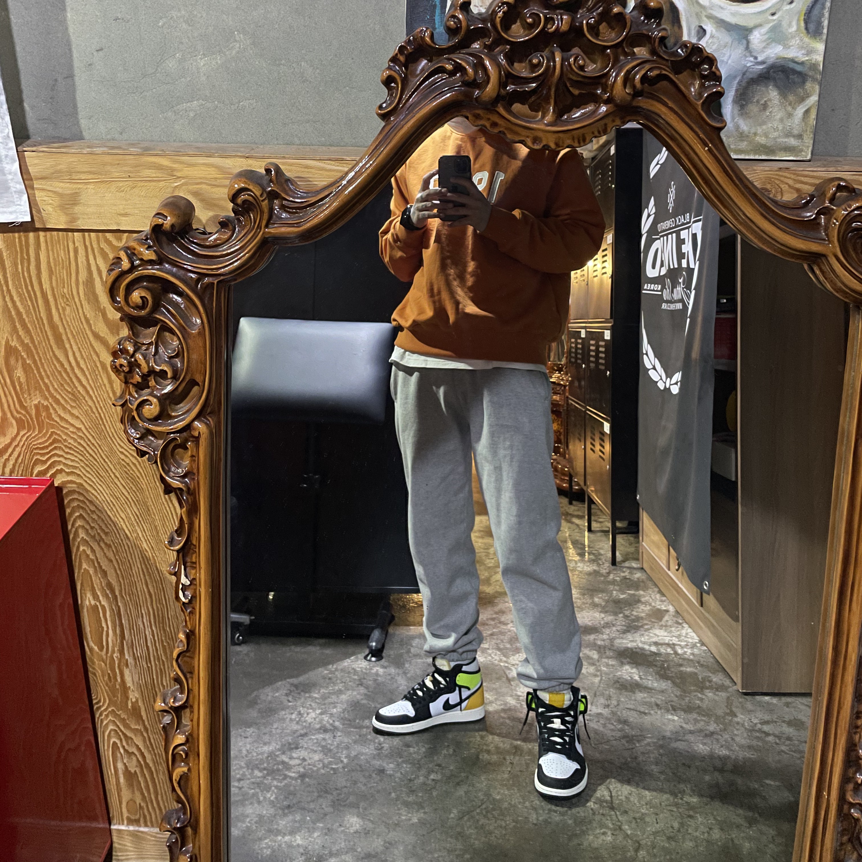 Jordan 1 Retro High OG Volt Gold 착용 스타일