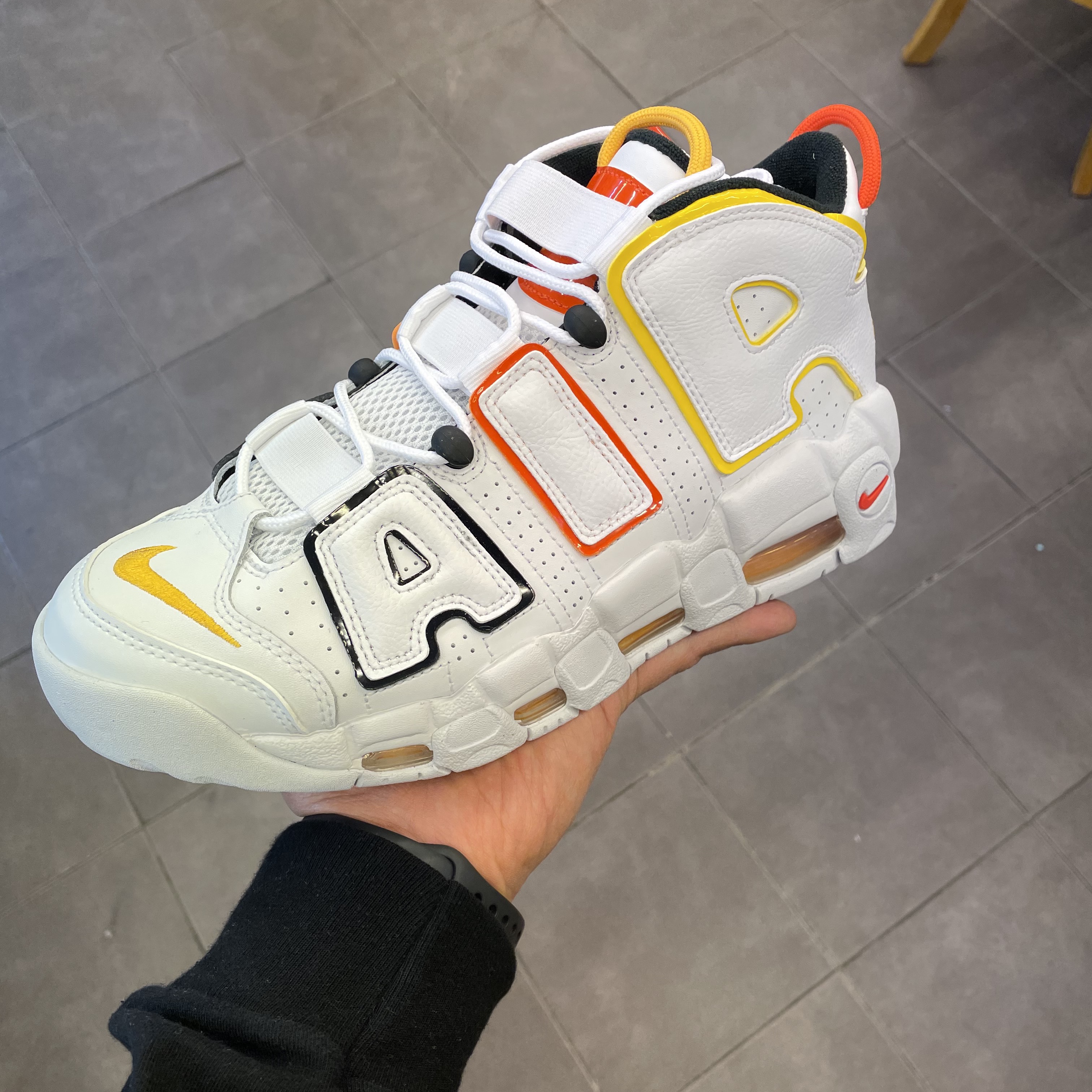Nike Air More Uptempo Rayguns 착용 스타일 - 2