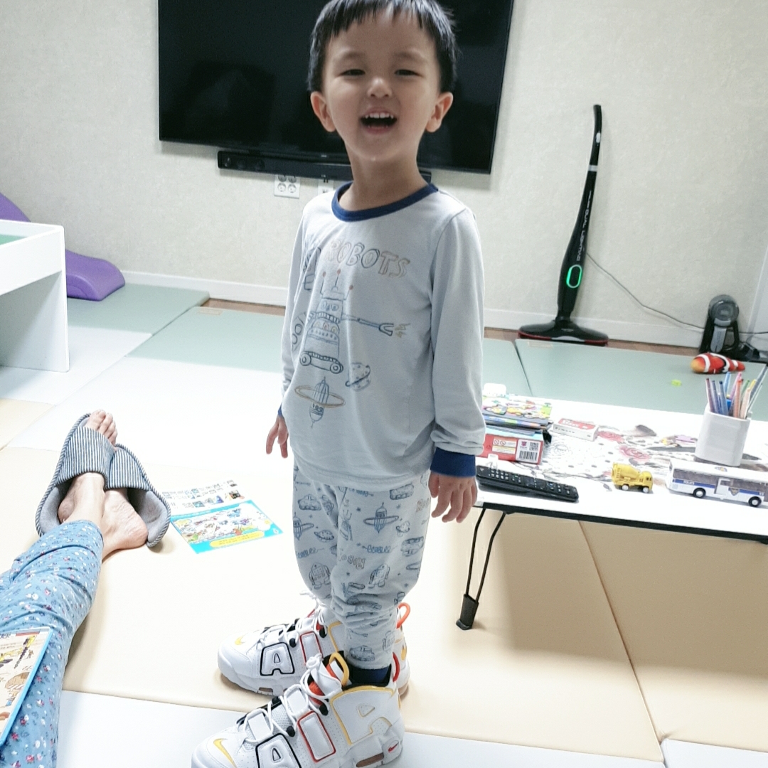 Nike Air More Uptempo Rayguns, Nike Air More Uptempo Black White 2006 착용 스타일 - 1
