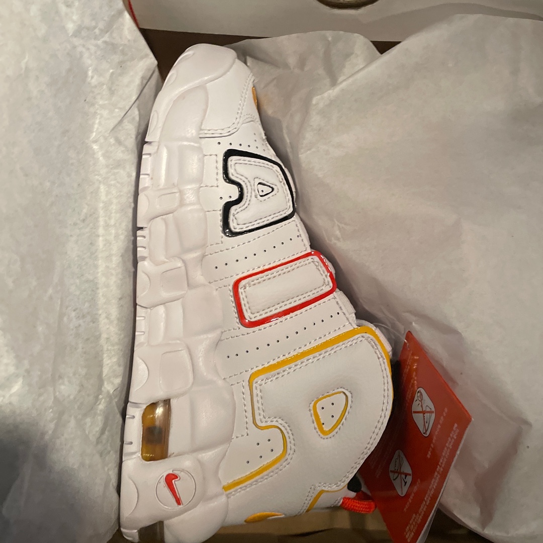 Nike Air More Uptempo Rayguns 착용 스타일 - 1