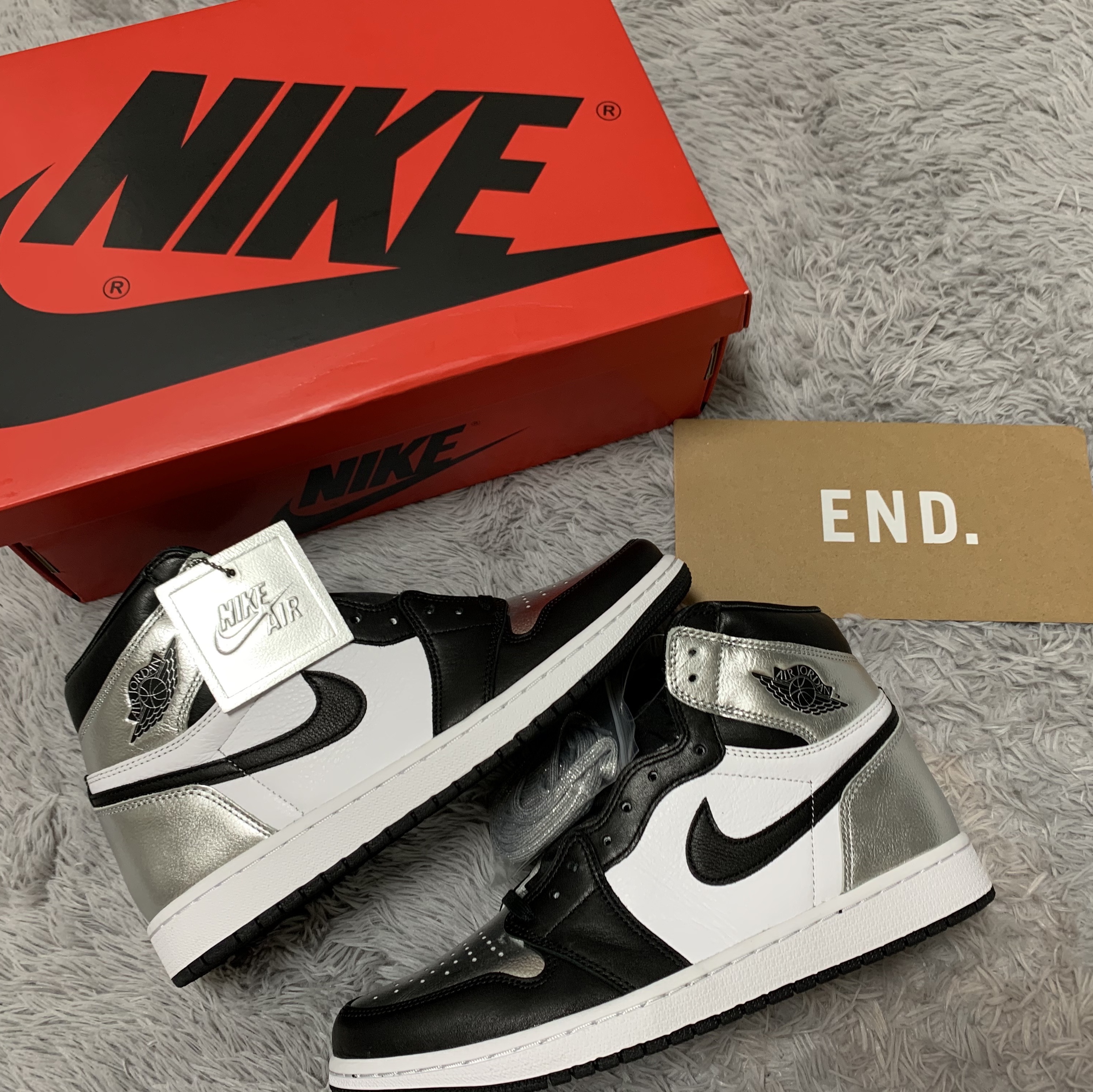 (W) Jordan 1 Retro High OG Silver Toe 착용 스타일