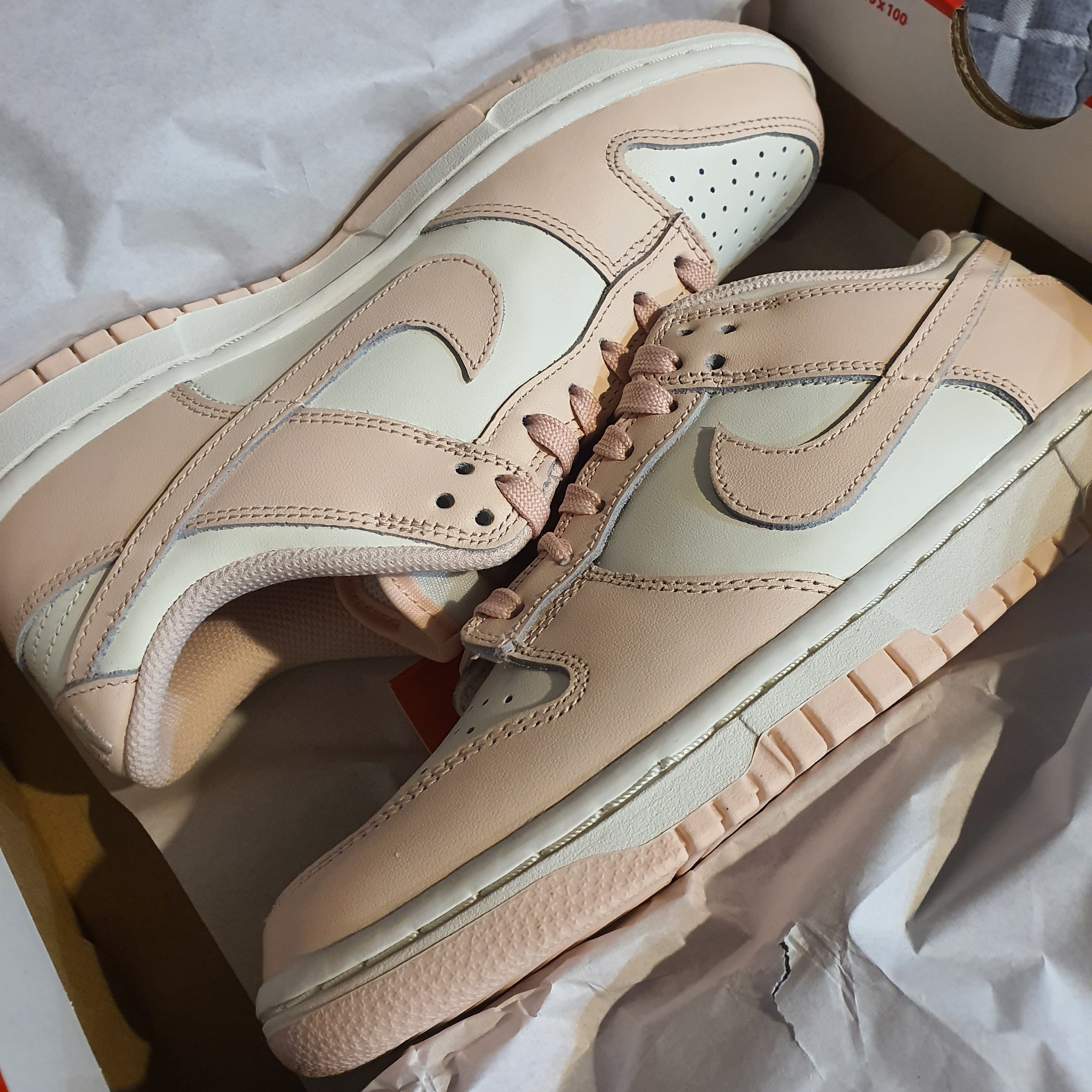 (W) Nike Dunk Low Orange Pearl 착용 스타일 - 1
