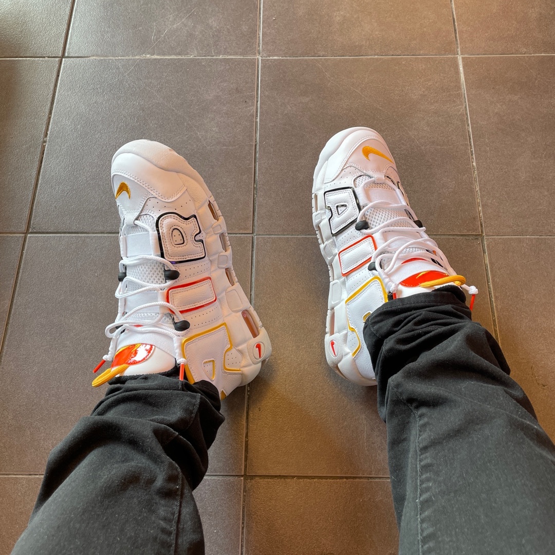 Nike Air More Uptempo Rayguns 착용 스타일