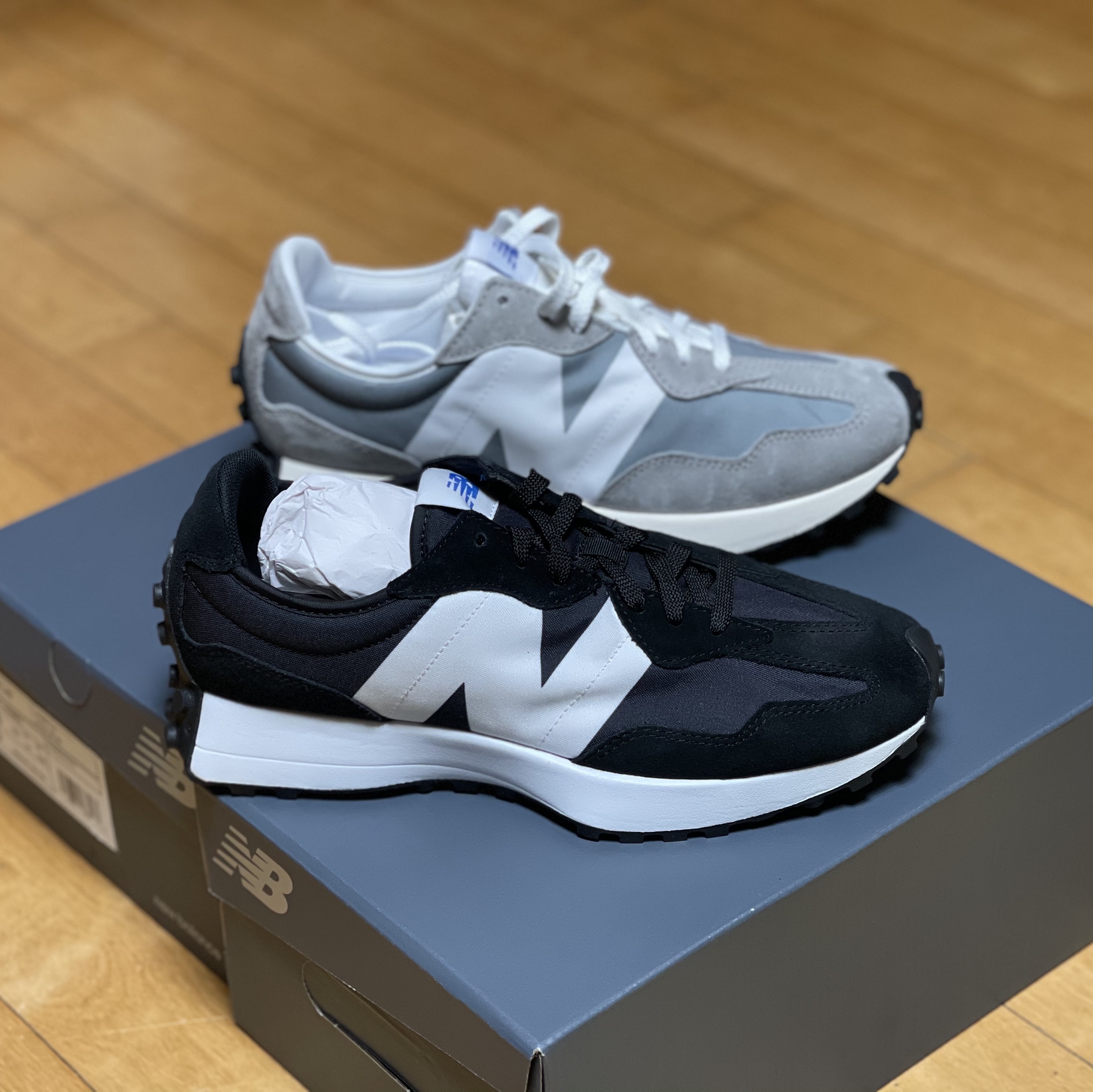 New Balance 327 Grey, New Balance 327 Black 착용 스타일
