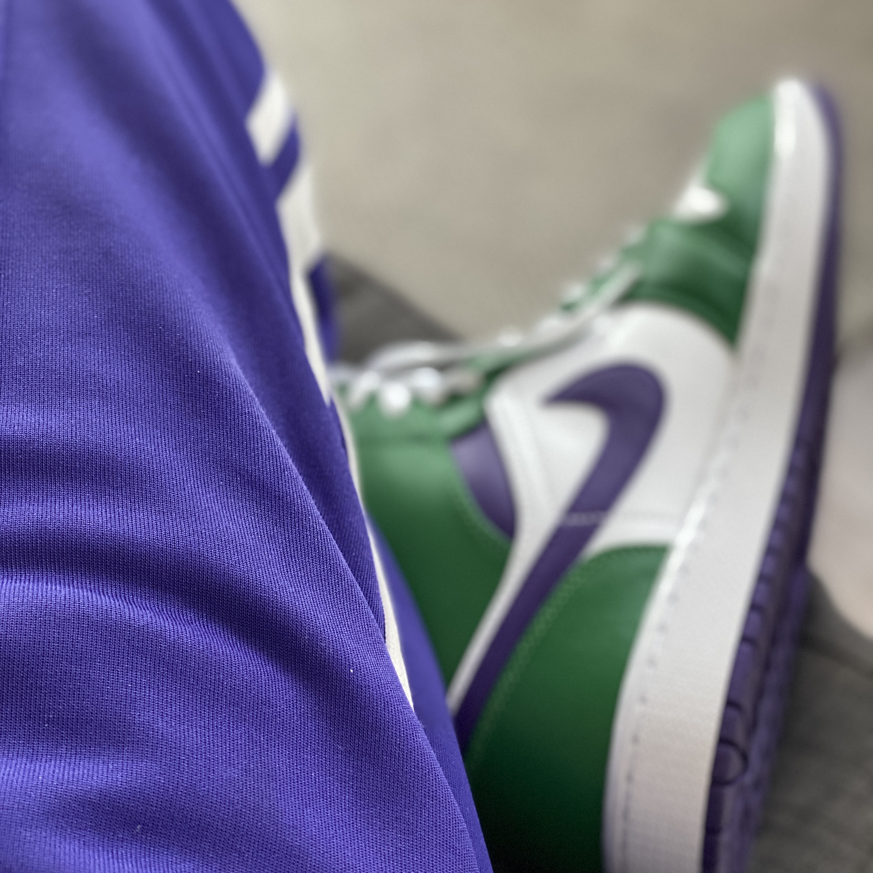 Jordan 1 Mid Incredible Hulk 착용 스타일