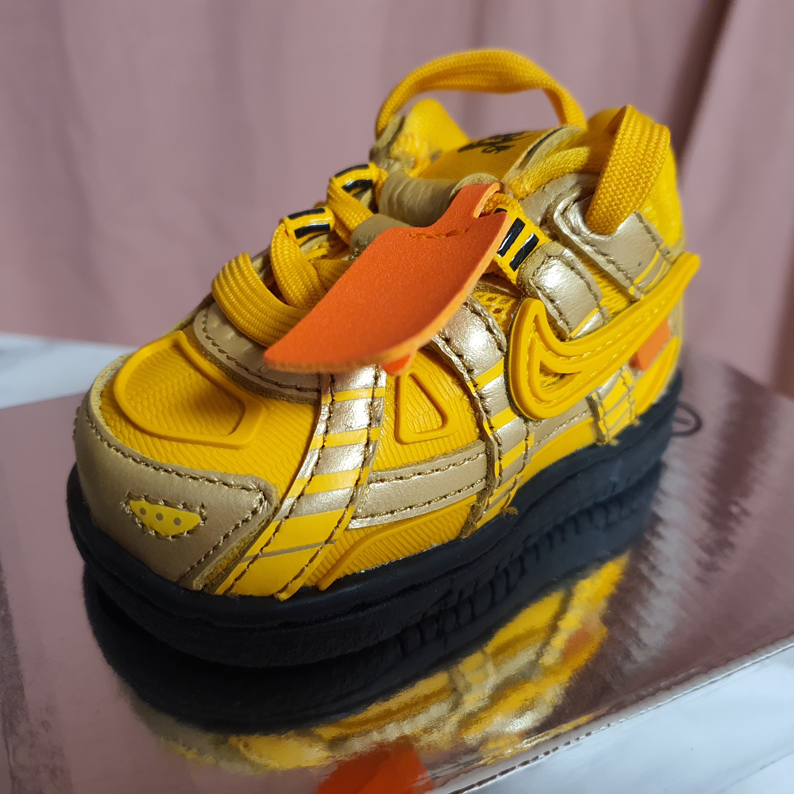 (TD) Nike x Off-White Air Rubber Dunk University Gold 착용 스타일 - 4