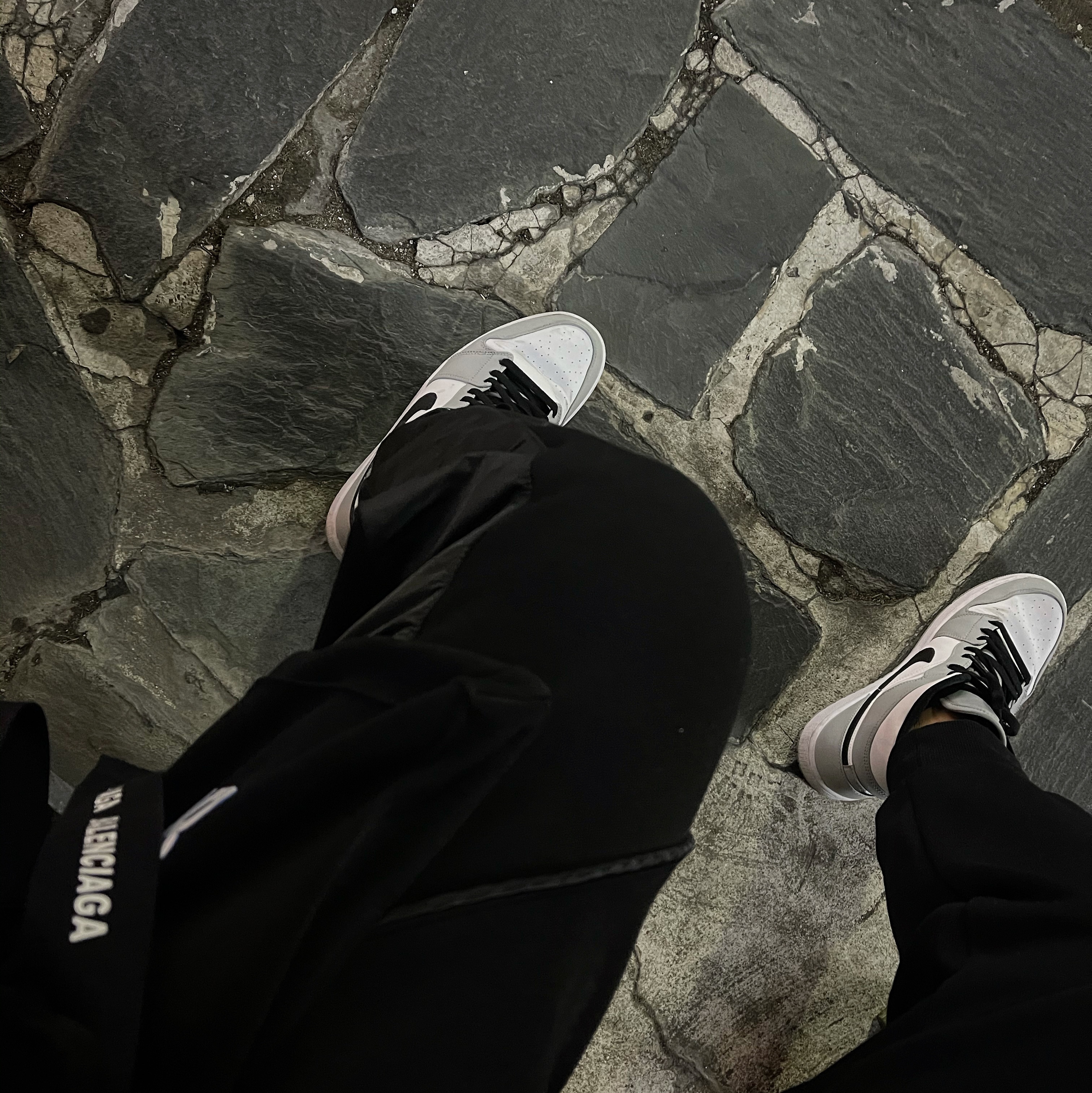 Jordan 1 Mid Light Smoke Grey 착용 스타일