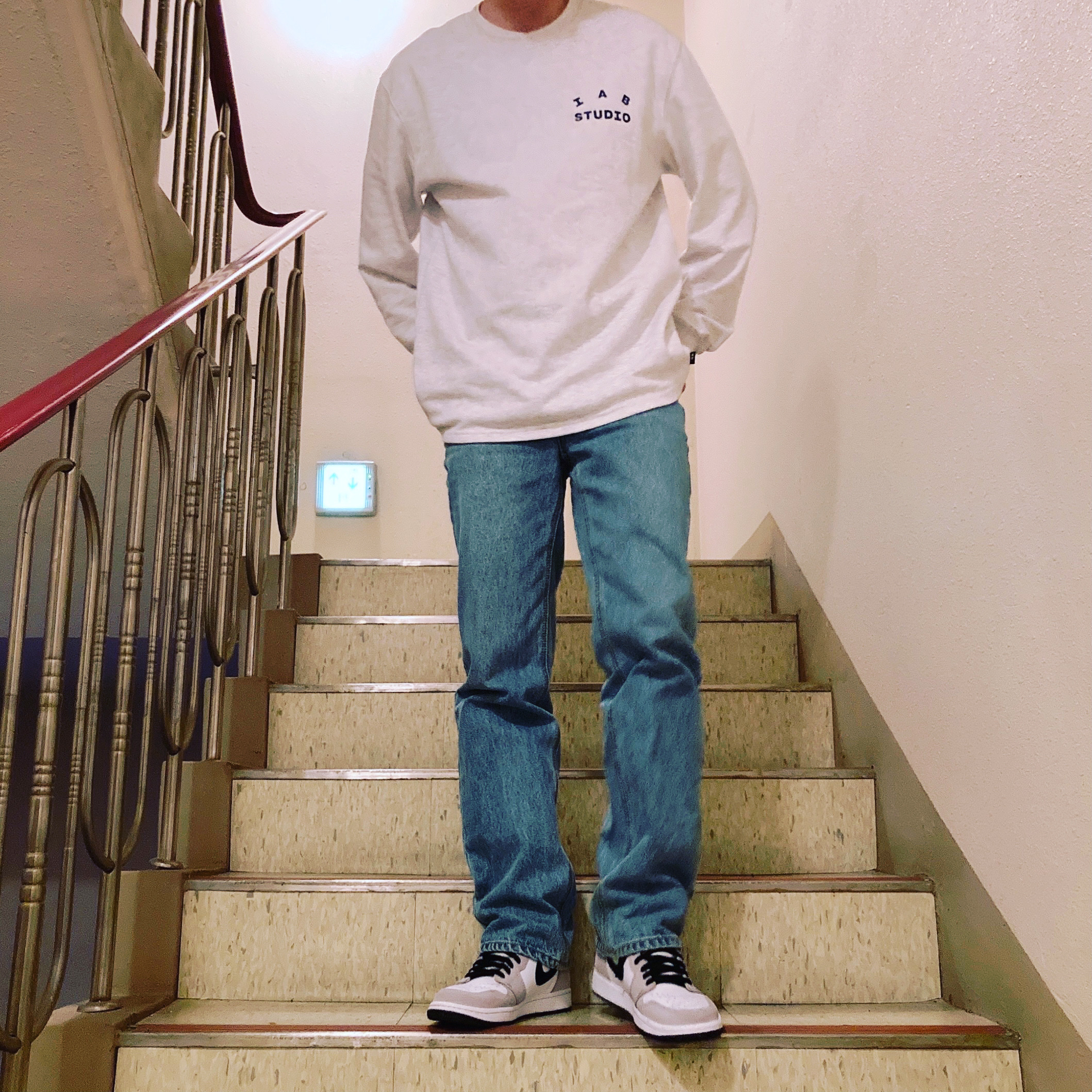 IAB Studio Long Sleeve Light Gray, Jordan 1 Retro High OG Light Smoke Grey 착용 스타일