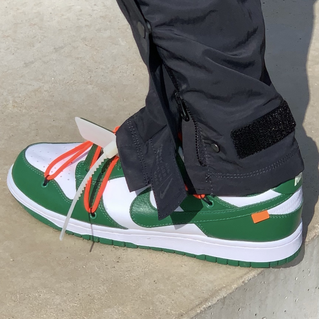 Nike x Off-White Dunk Low Pine Green, Nike x Fear of God Warm Up Pants Off Noir 착용 스타일