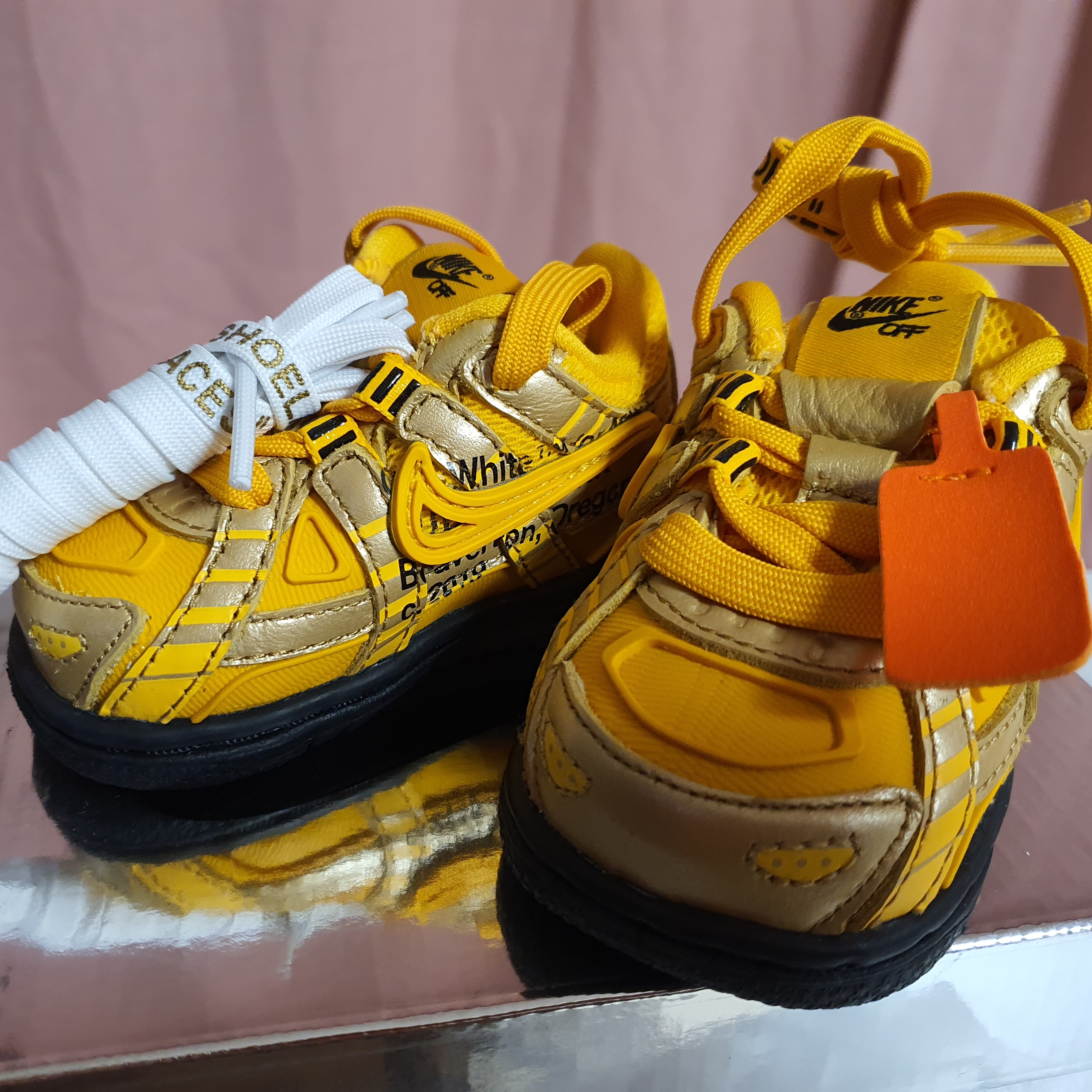 (TD) Nike x Off-White Air Rubber Dunk University Gold 착용 스타일 - 2