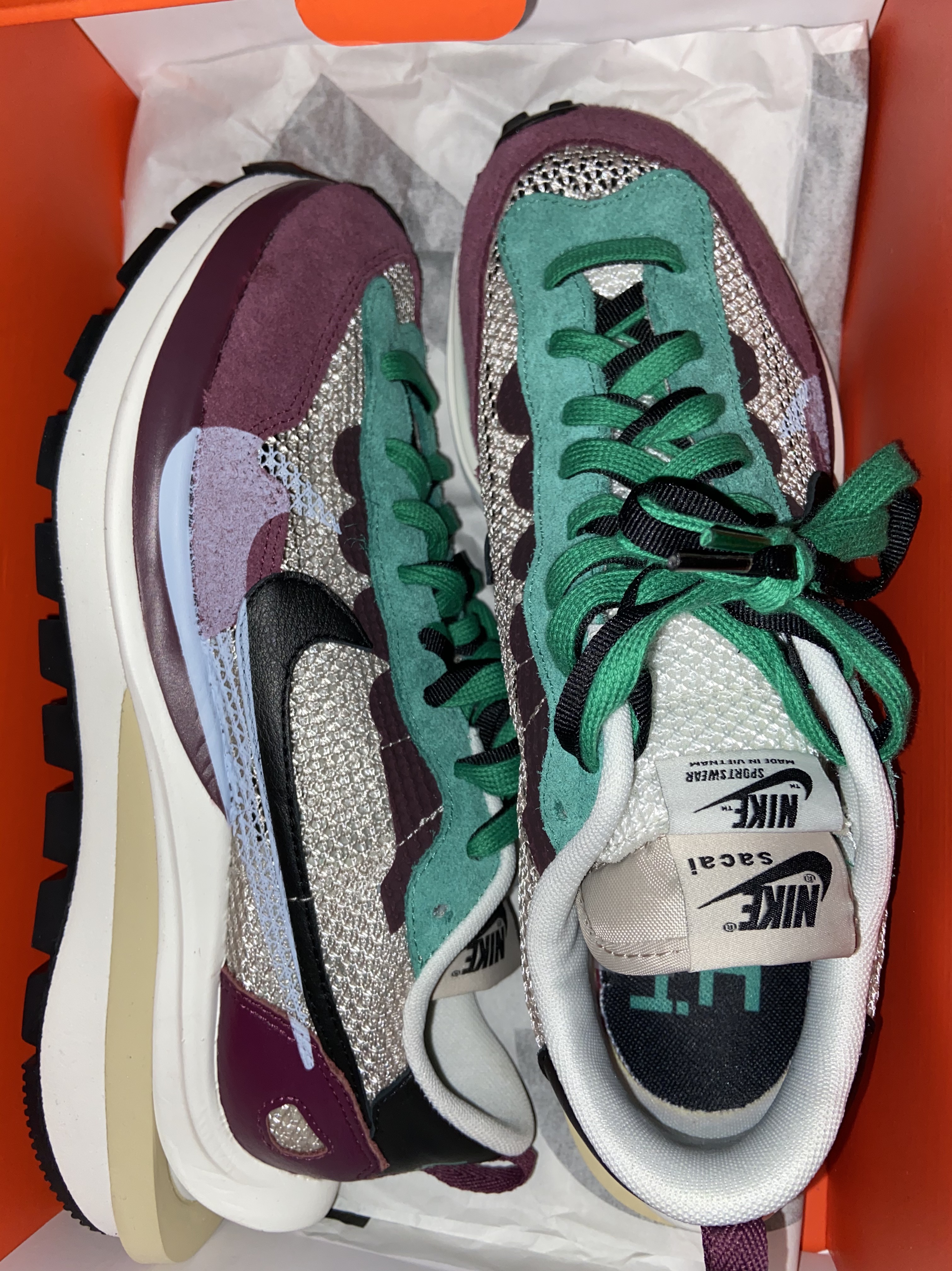 Nike x Sacai VaporWaffle String & Black Villain Red 착용 스타일 - 1