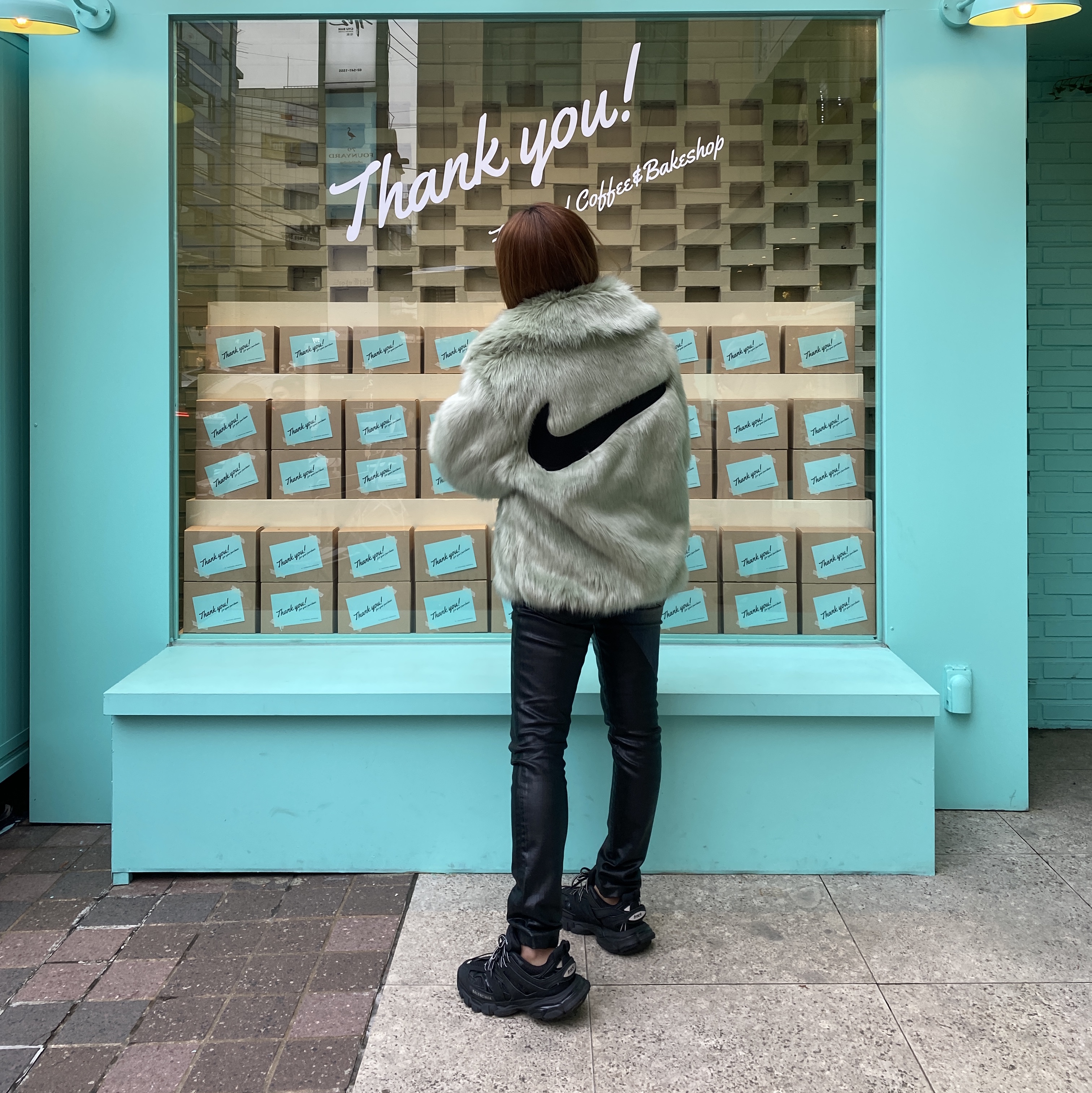 (W) Nike x Ambush Reversible Faux-Fur Coat Jade Horizon, Balenciaga Track Sneakers Triple Black 착용 스타일