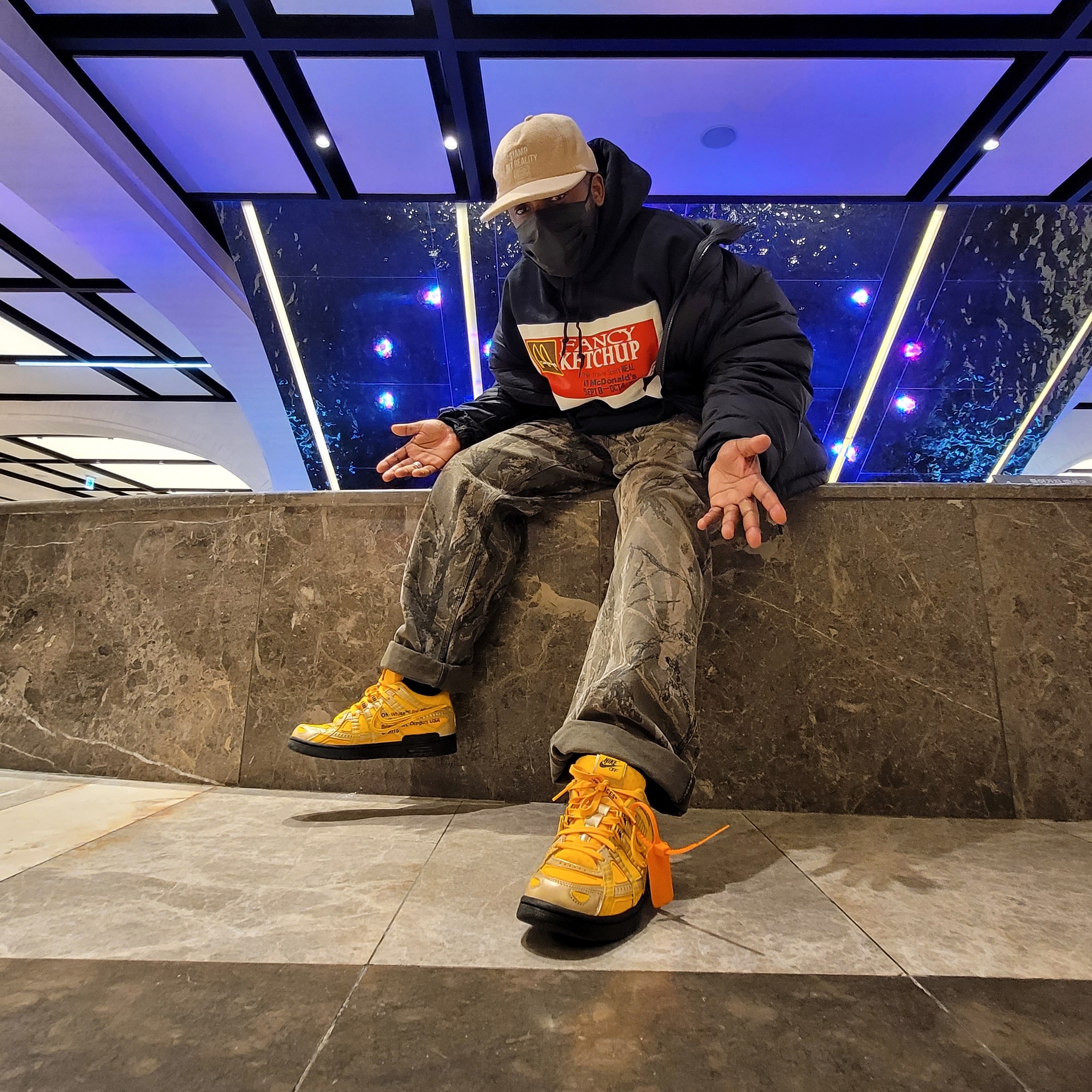 Nike x Off-White Air Rubber Dunk University Gold 착용 스타일