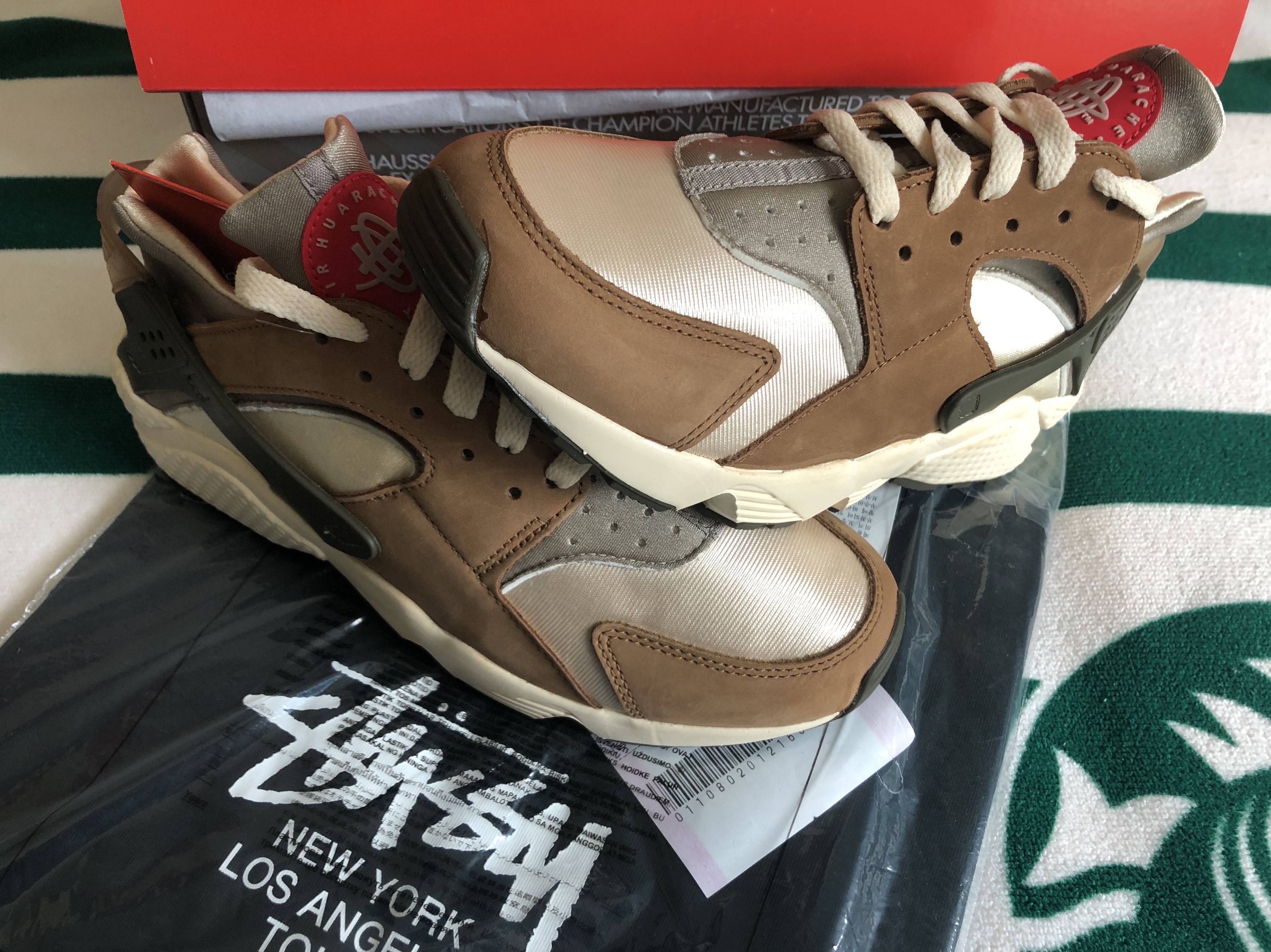 Nike x Stussy Air Huarache LE Desert Oak, Nike x Stussy WT T-Shirt Black - Asia 착용 스타일