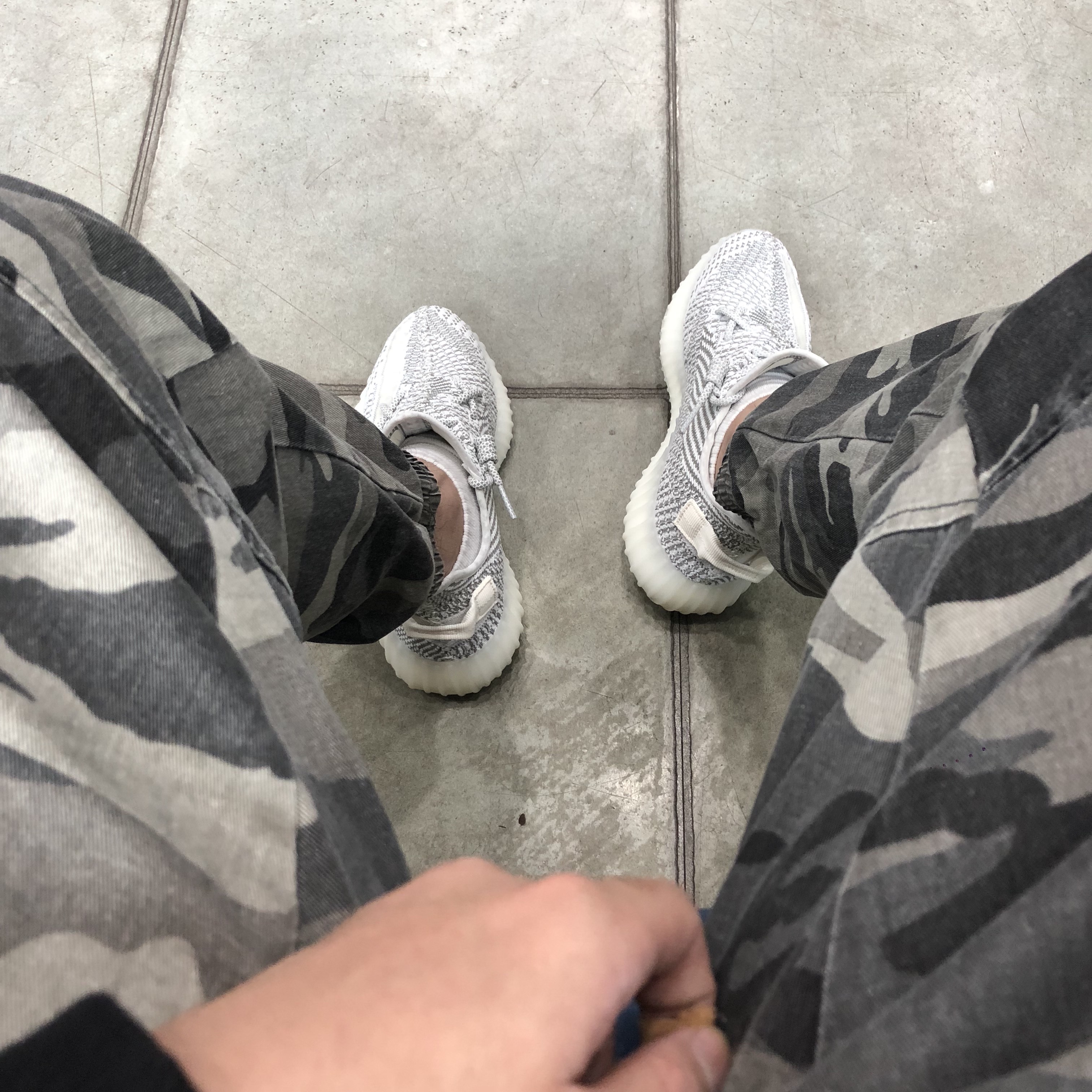 Adidas Yeezy Boost 350 V2 Static - Non-Reflective 2018 착용 스타일 - 1