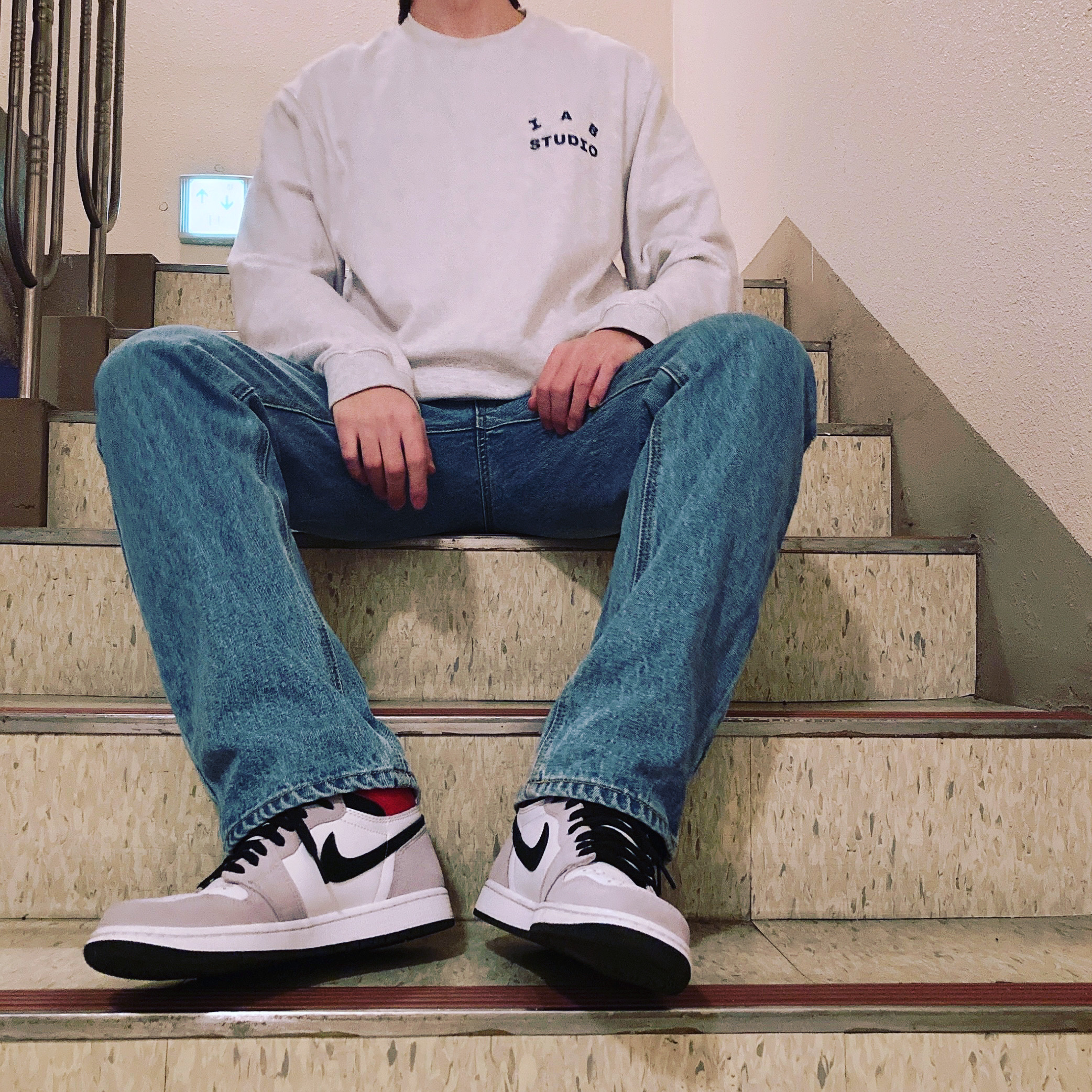 IAB Studio Long Sleeve Light Gray, Jordan 1 Retro High OG Light Smoke Grey 착용 스타일