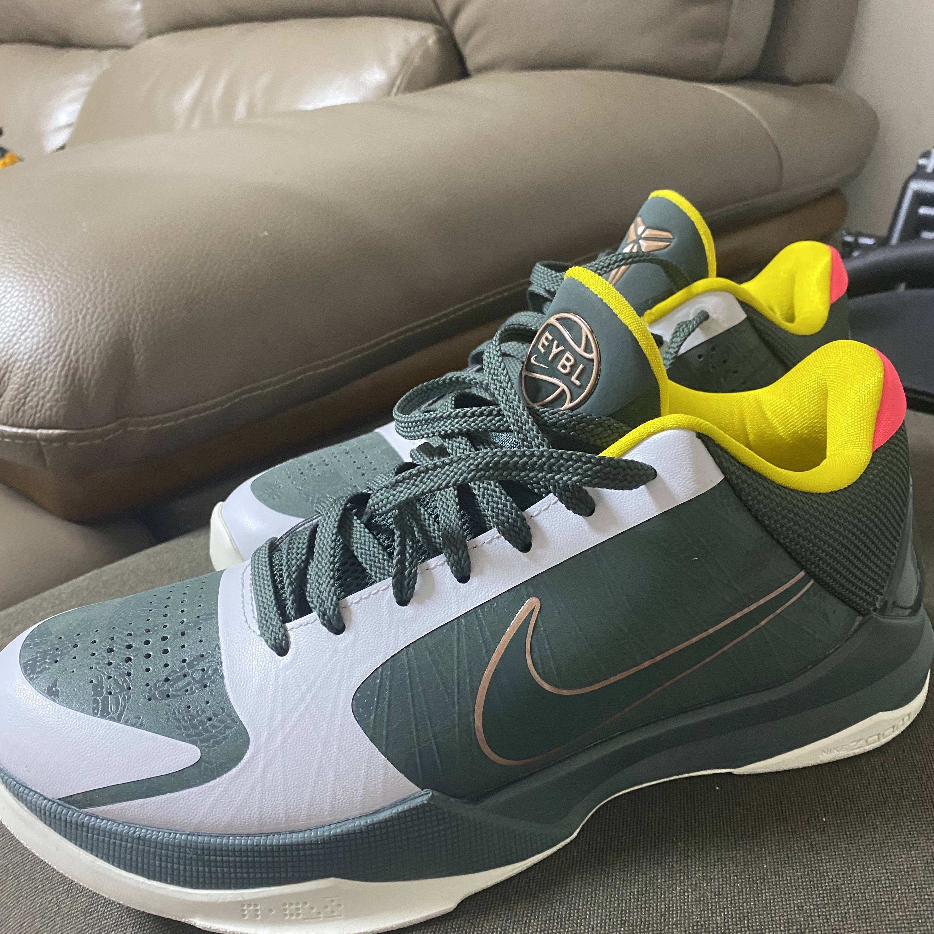 Nike Kobe 5 Protro EYBL Forest Green 착용 스타일 - 1