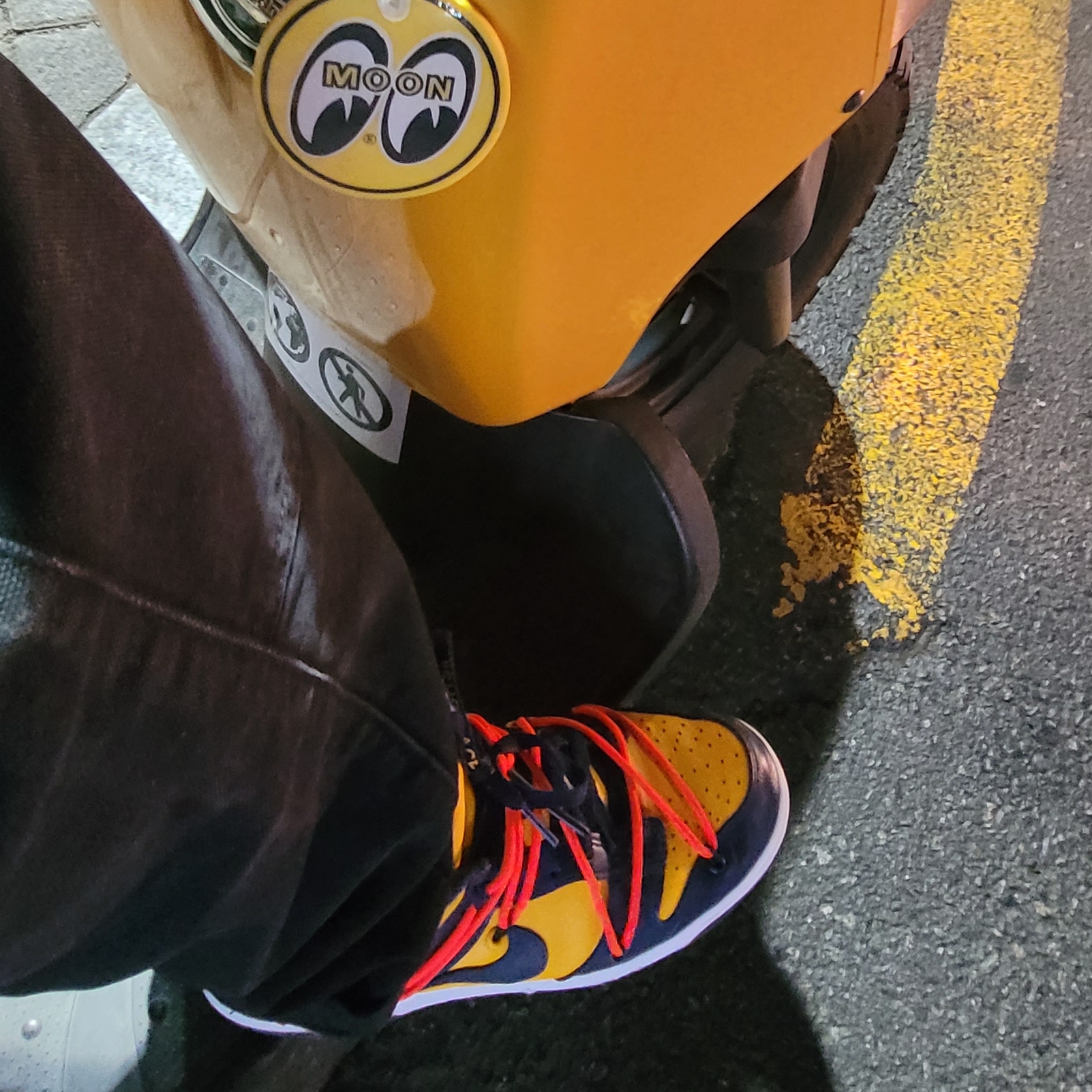 Nike x Off-White Dunk Low University Gold Midnight Navy 착용 스타일 - 2