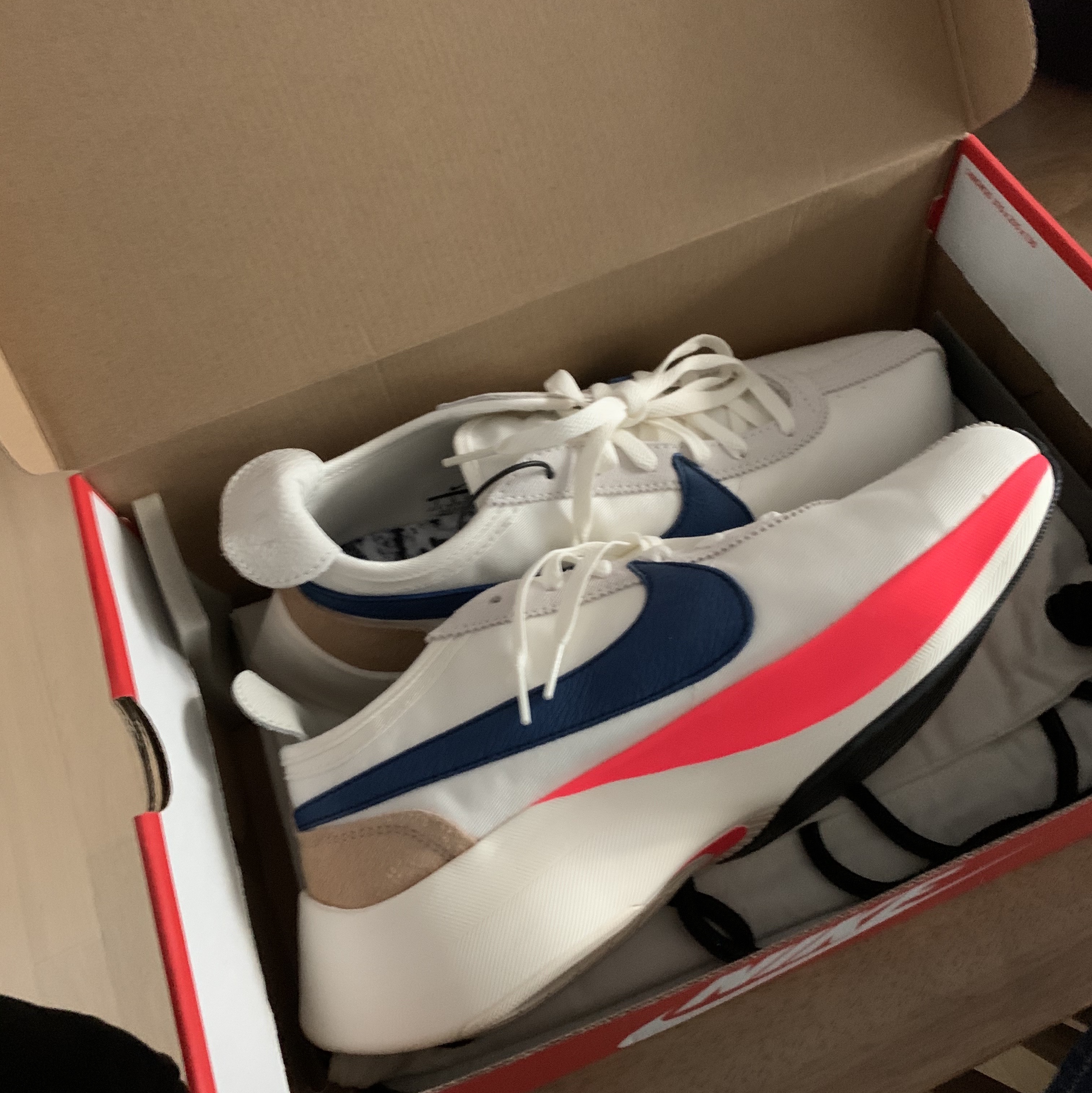 Nike Moon Racer Sail Solar Blue 착용 스타일