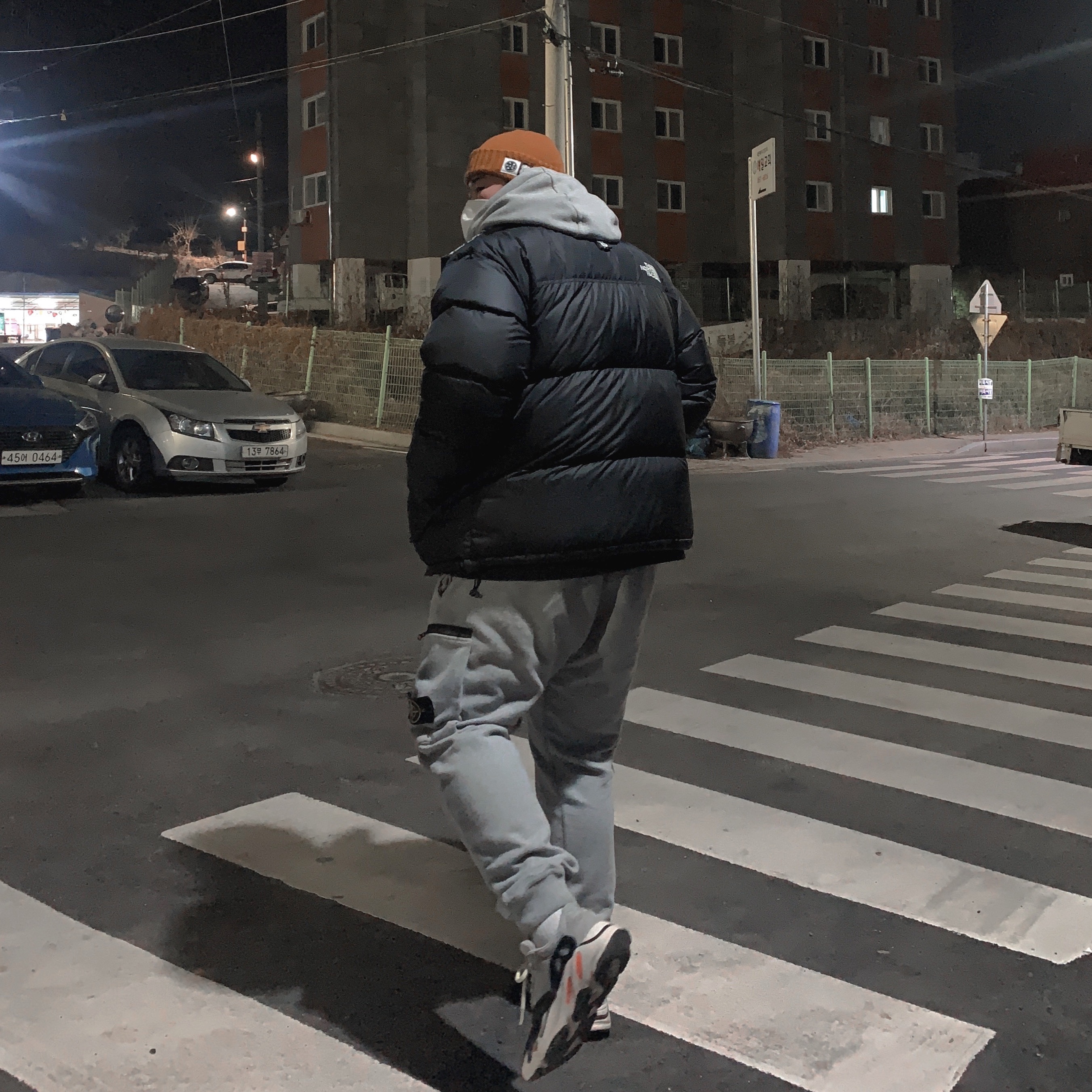 Adidas Yeezy Boost 700 Wave Runner Solid Grey 2017/2019 착용 스타일