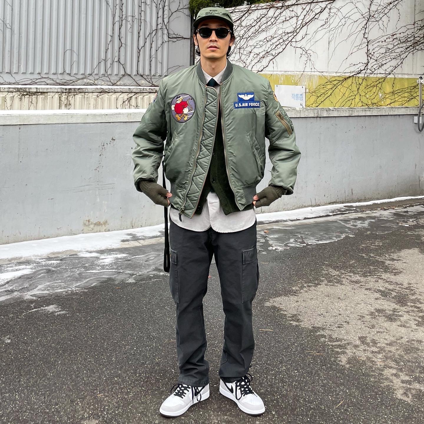 Jordan 1 Retro High OG Light Smoke Grey 착용 스타일 - 1