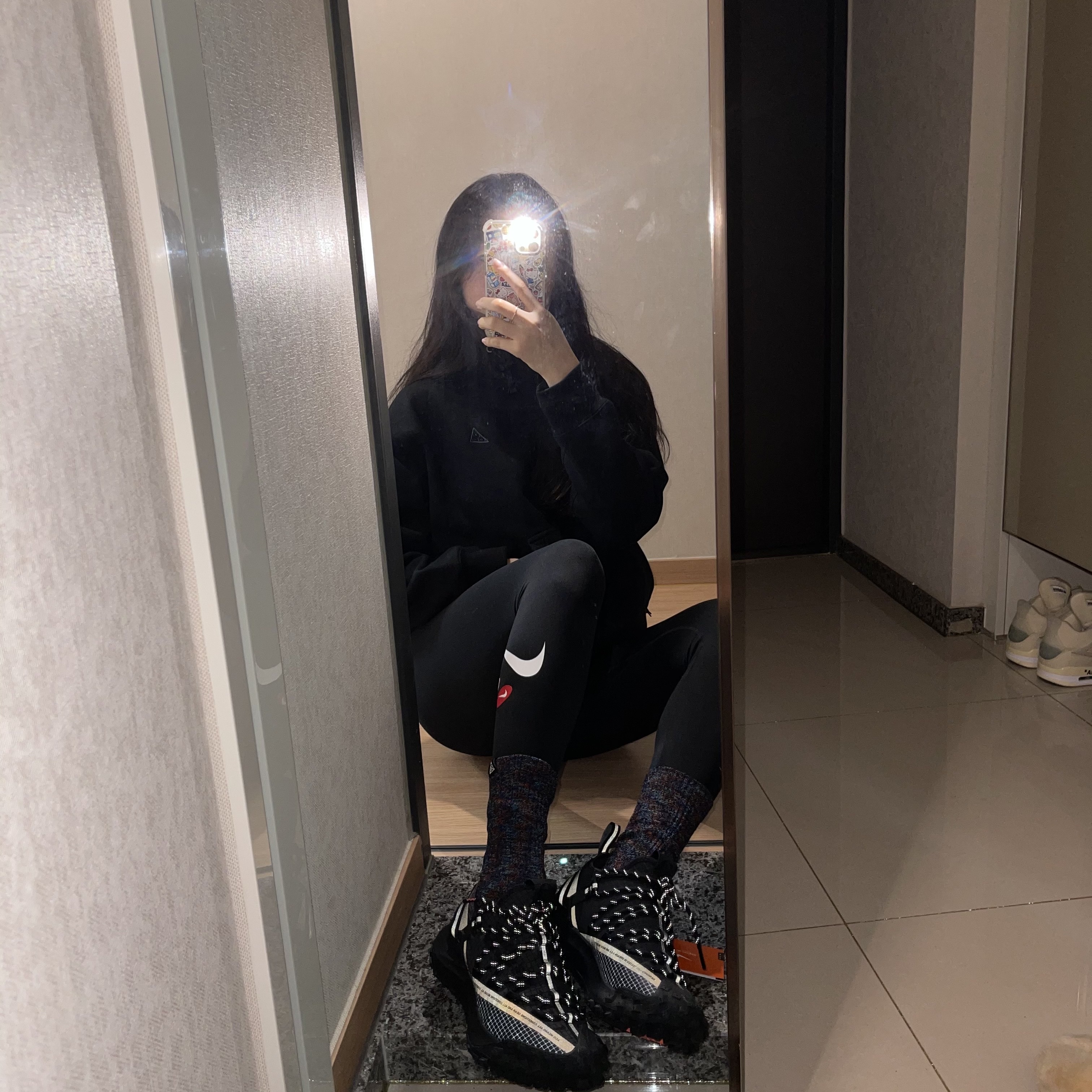 Nike ACG Mountain Fly Low Anthracite 착용 스타일