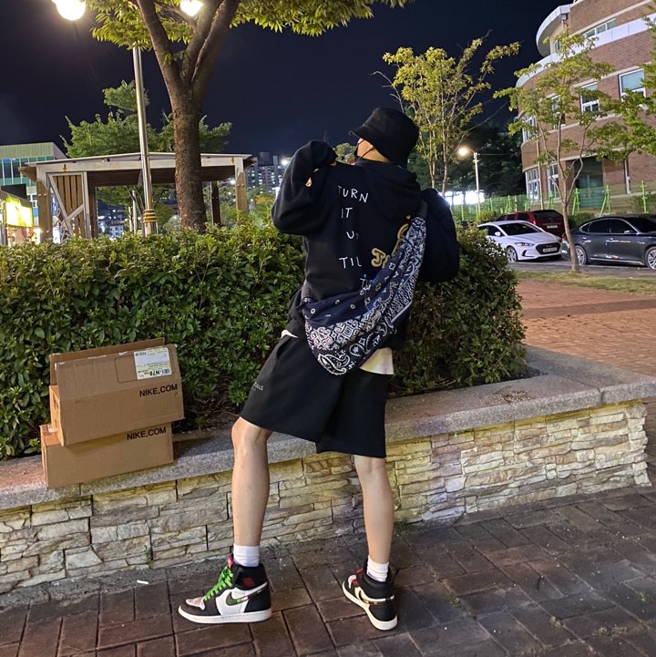 Jordan 1 Retro High OG A Star Is Born, Essentials Sweatshorts Black 2020 착용 스타일