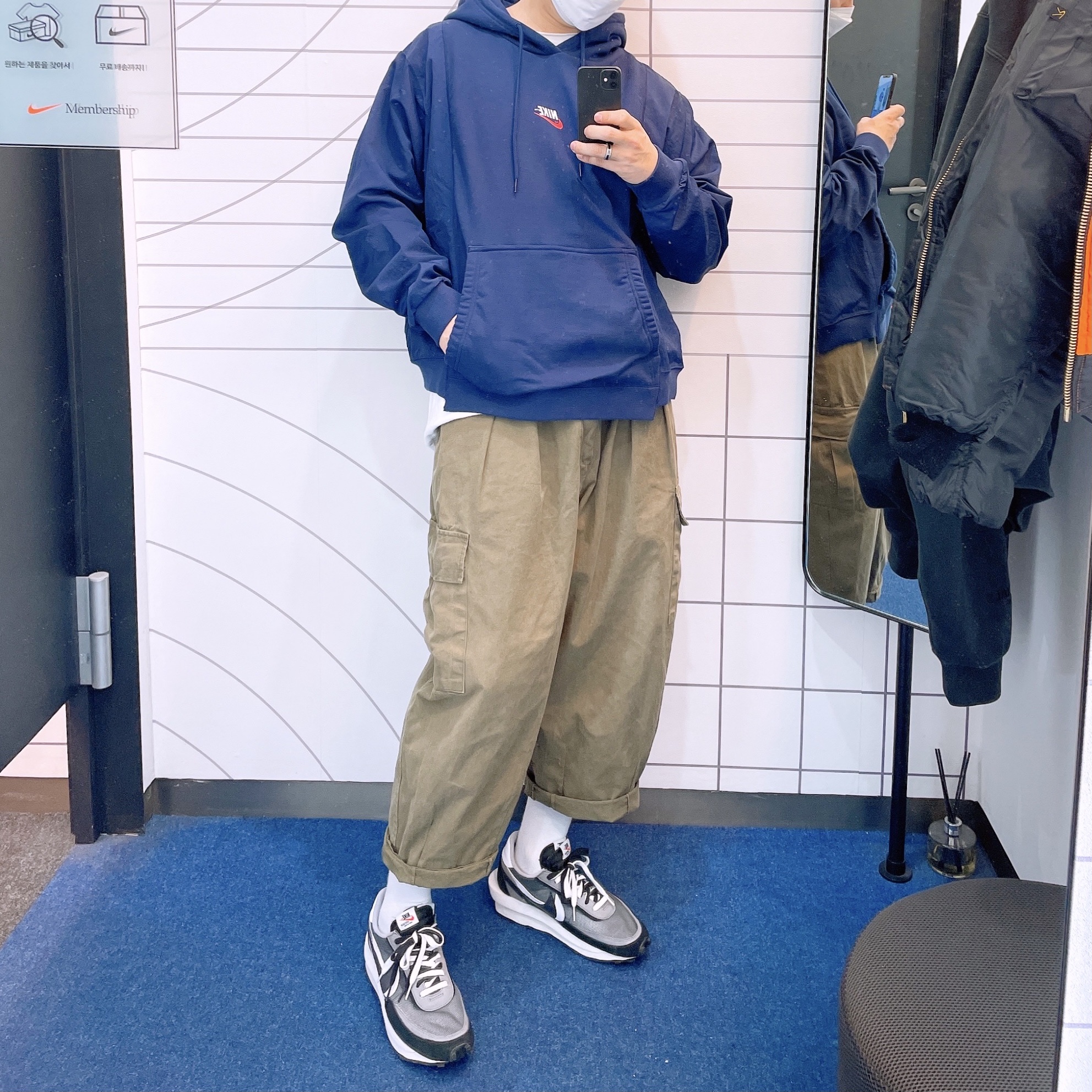Nike x Sacai LDWaffle Black 착용 스타일 - 2