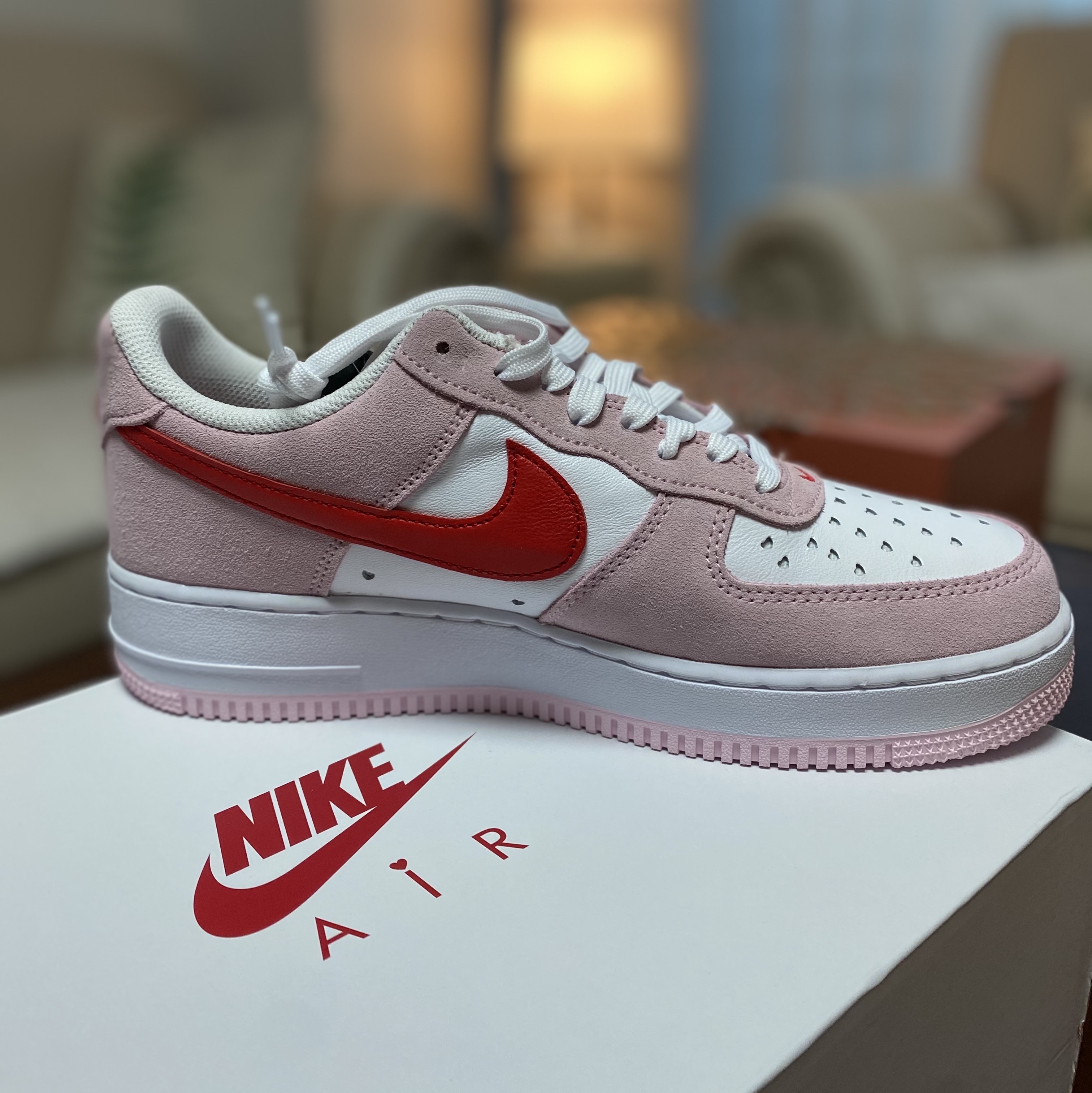 Nike Air Force 1 '07 QS Valentine's Day 착용 스타일 - 1