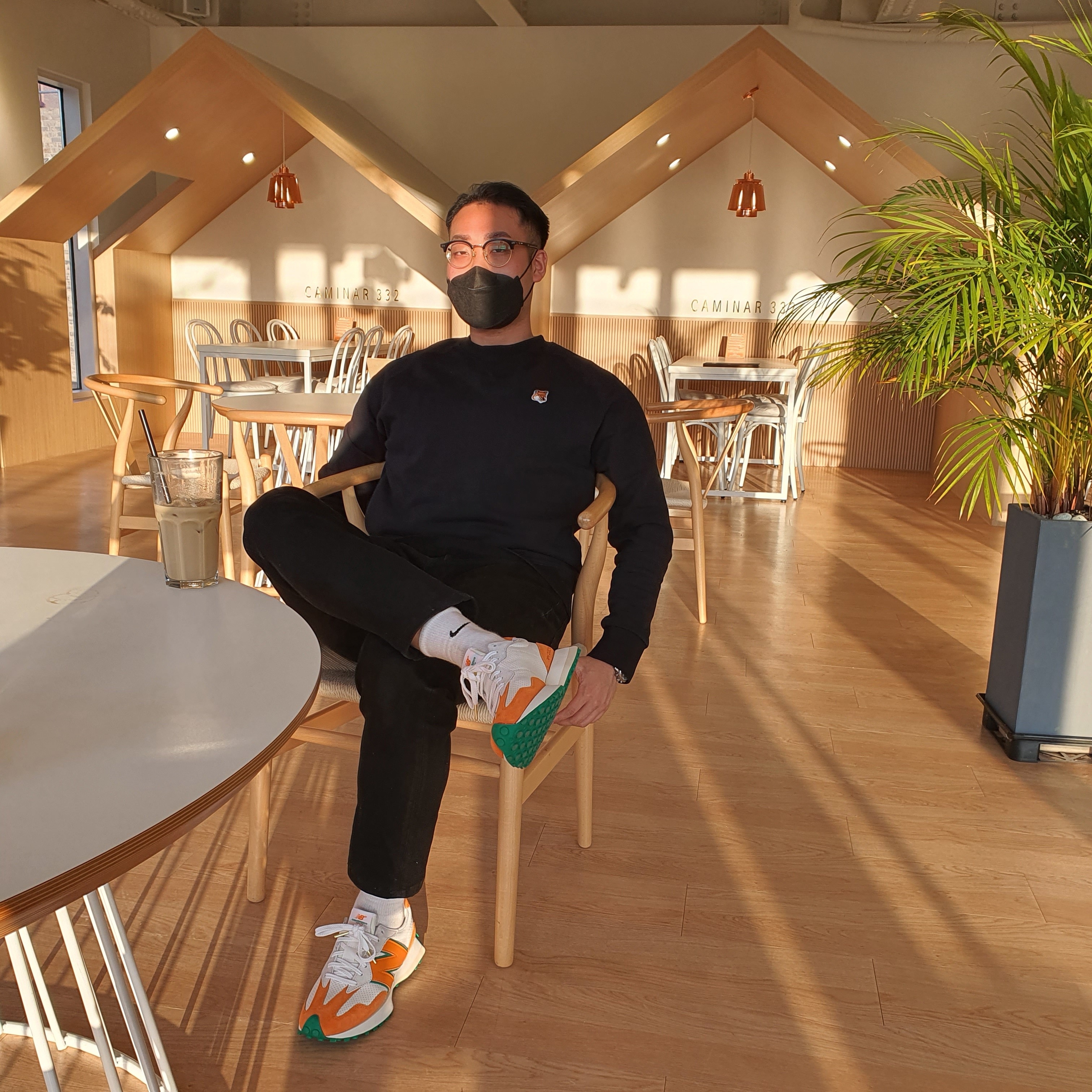 New Balance x Casablanca 327 Idealist Orange 착용 스타일