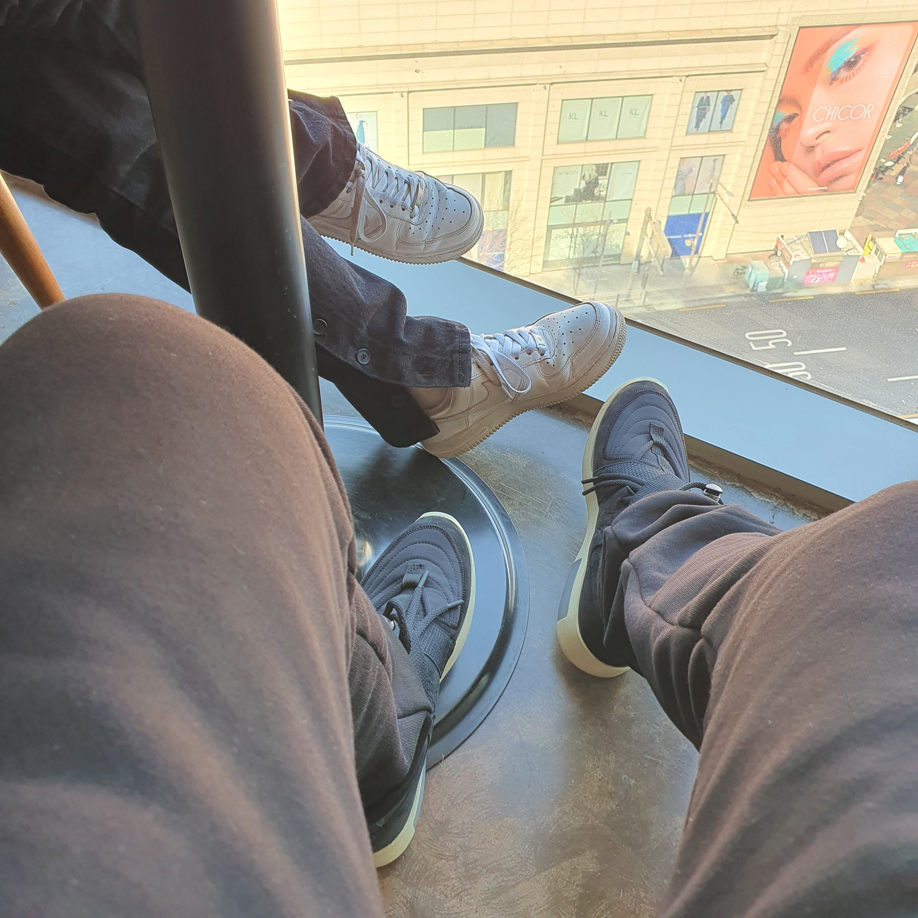 Nike x Fear of God Air Fear of God Raid Black, Nike Air Force 1 '07 Low White 착용 스타일