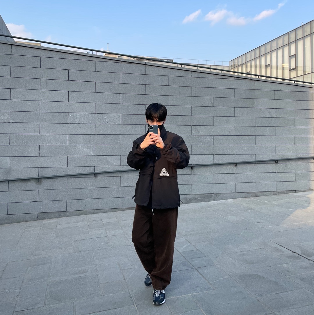 Palace Travel Jacket Black - 21SS, New Balance 991 Made in UK Navy 착용 스타일