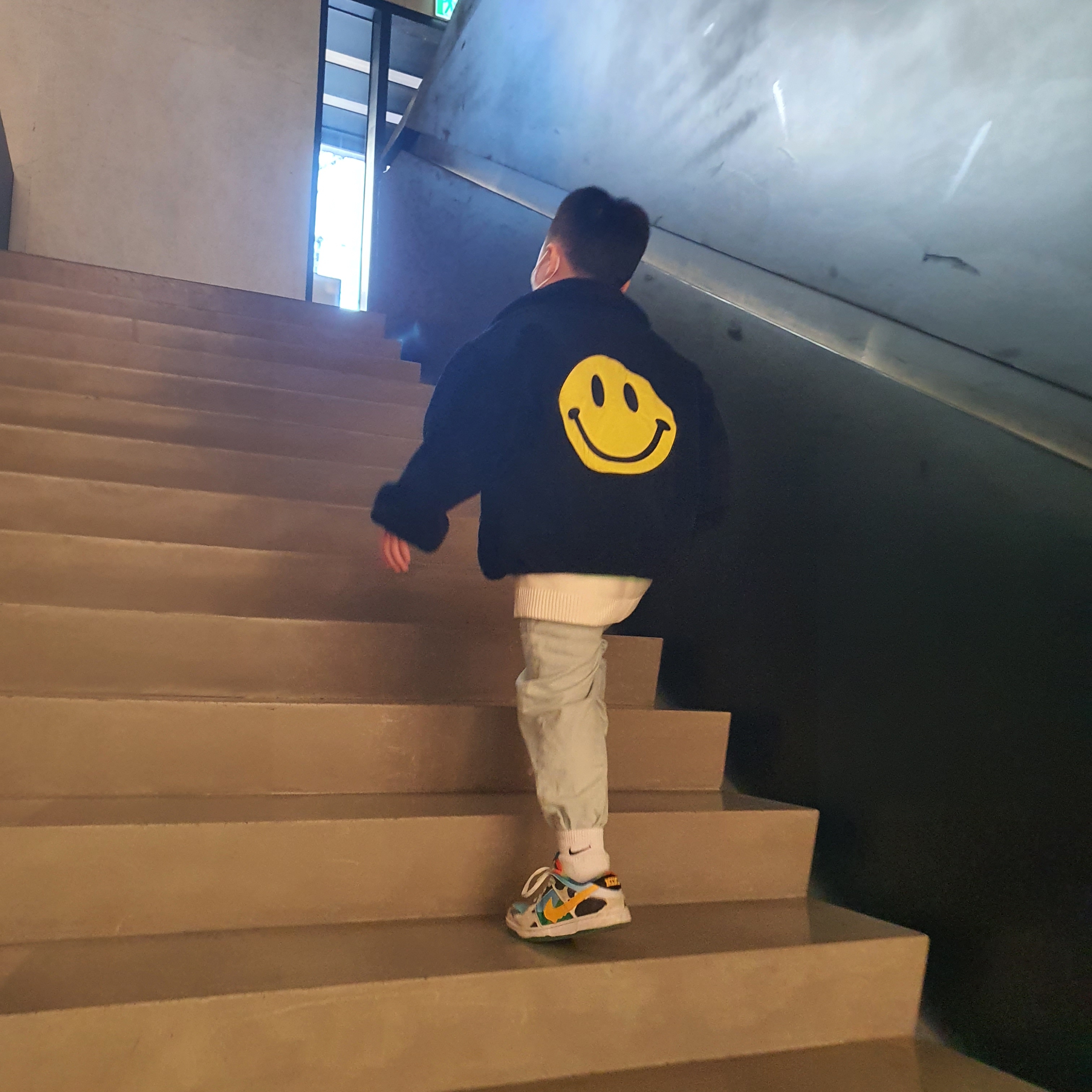 Nike x Sacai VaporWaffle Royal Fuchsia 착용 스타일 - 5