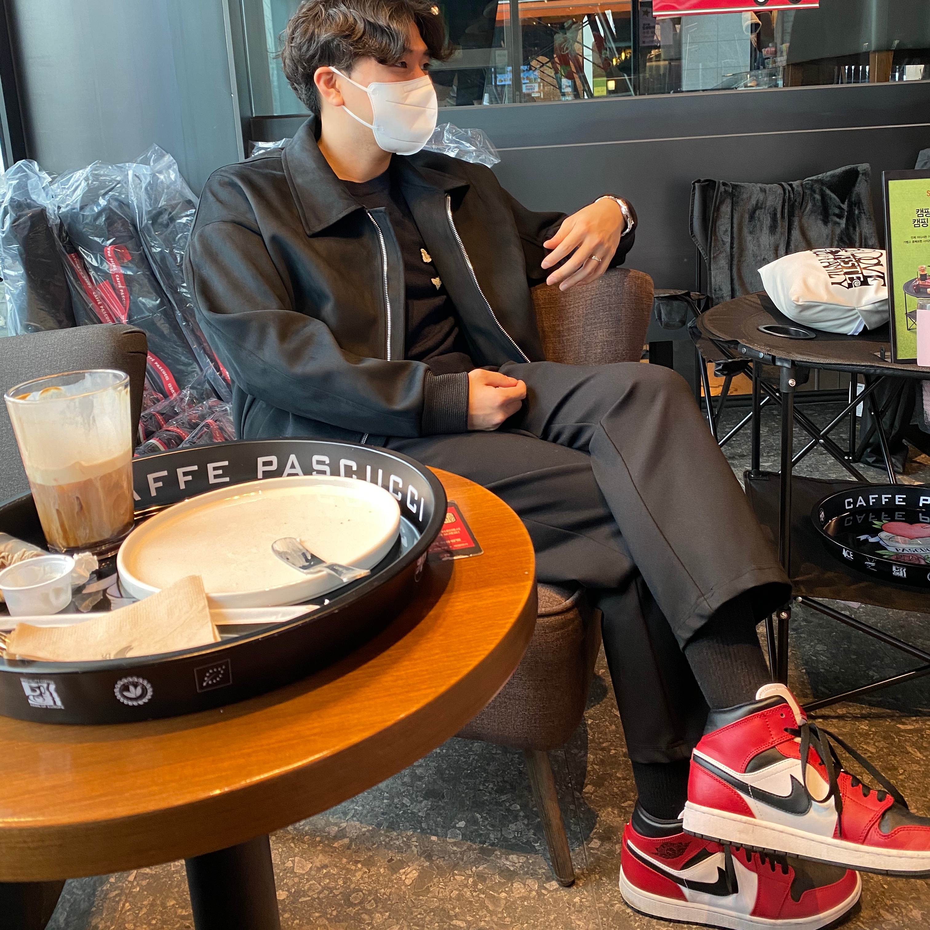 Jordan 1 Mid Chicago Black Toe 착용 스타일
