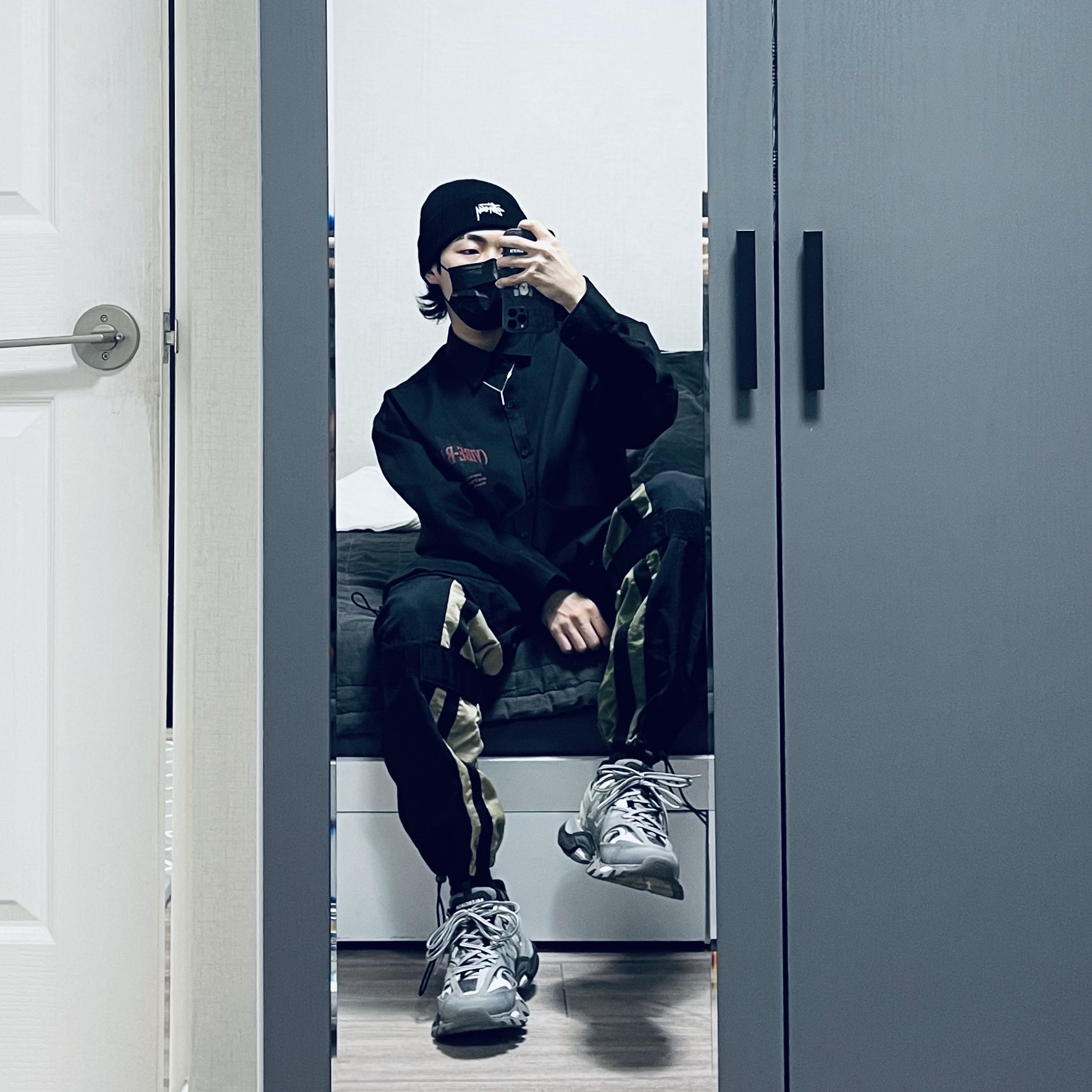 Balenciaga Track Sneakers Grey White 2019 착용 스타일 - 1