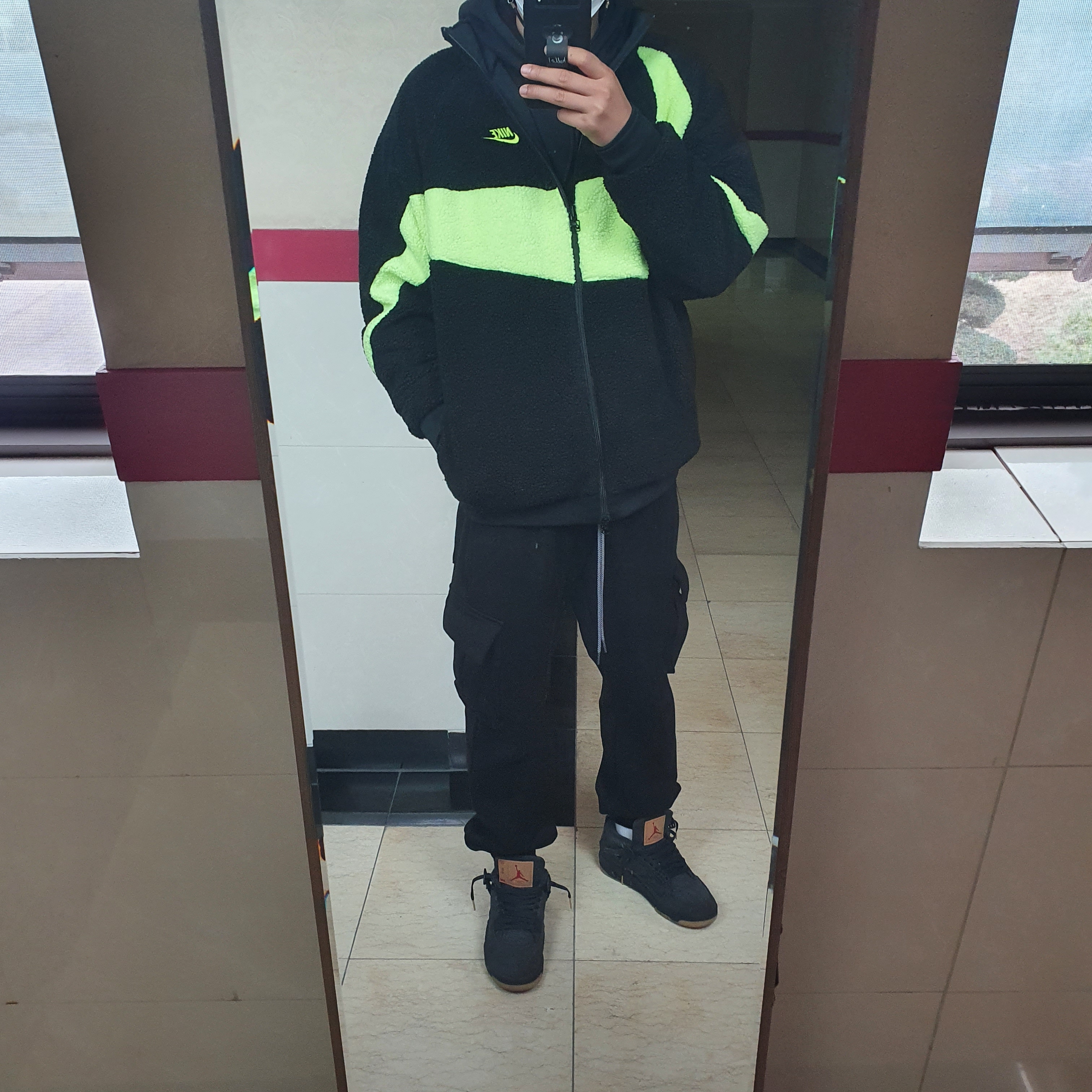 Jordan 4 x Levi's Retro Black Denim (Levi's Tag), Nike Big Swoosh Full Zip Jacket Black Volt 착용 스타일