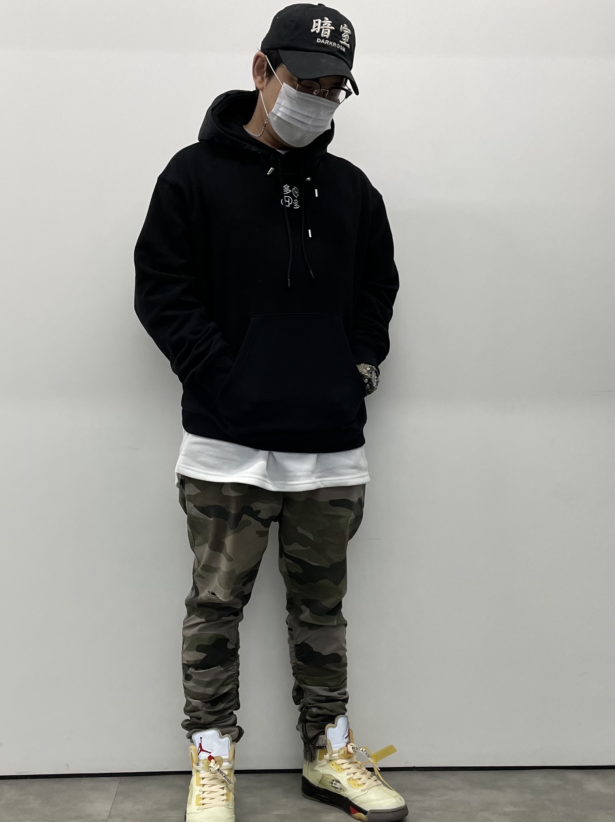 Jordan 5 x Off-White Retro SP Sail Fire Red 착용 스타일