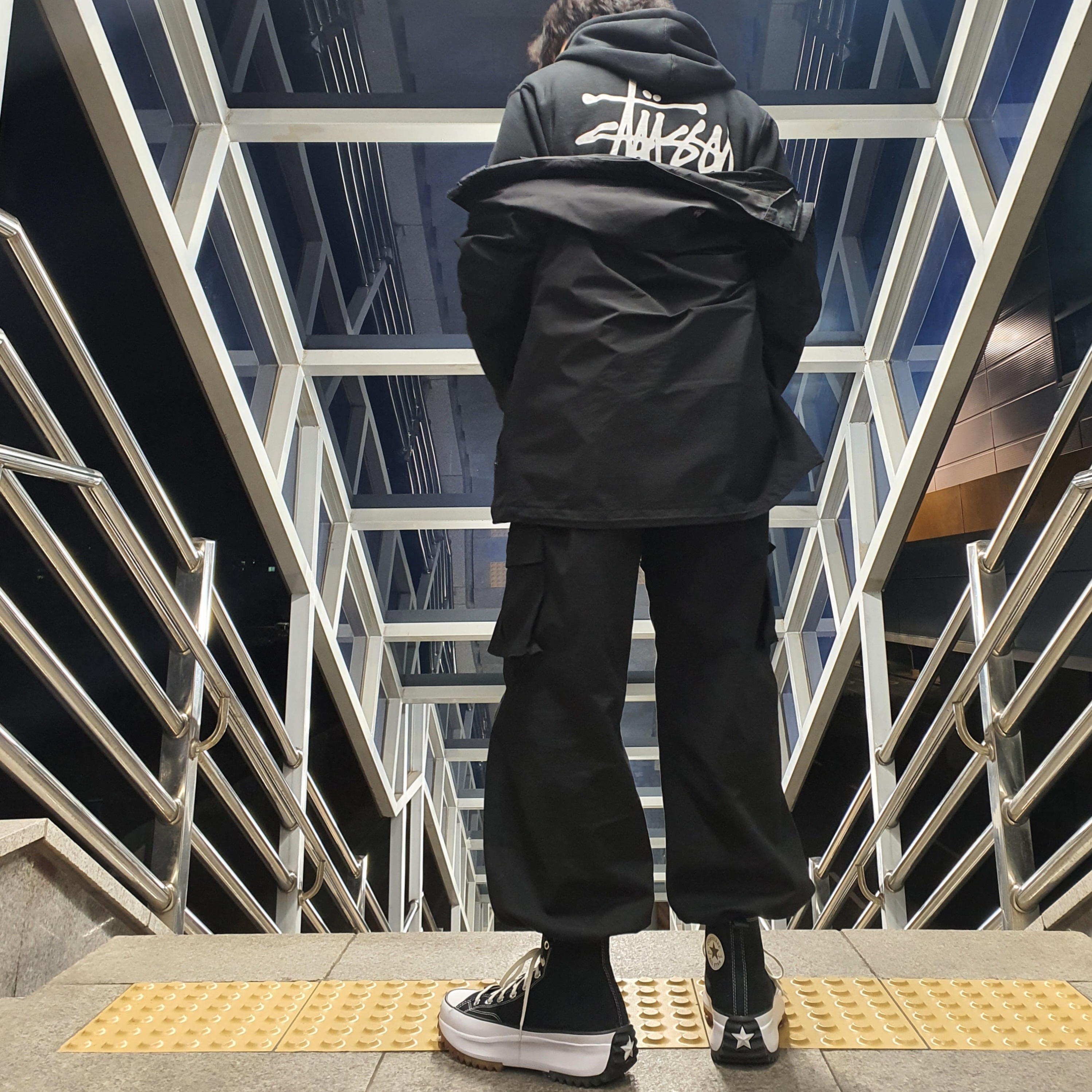 Converse Run Star Hike Hi Black White Gum 착용 스타일