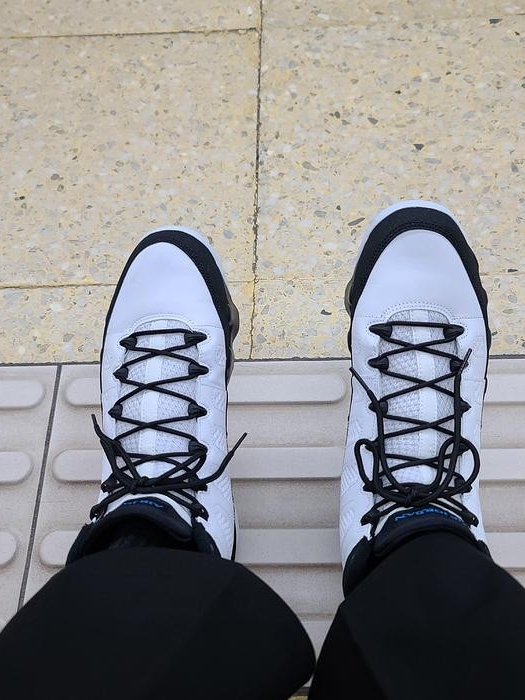 Jordan 9 Retro University Blue 착용 스타일 - 2