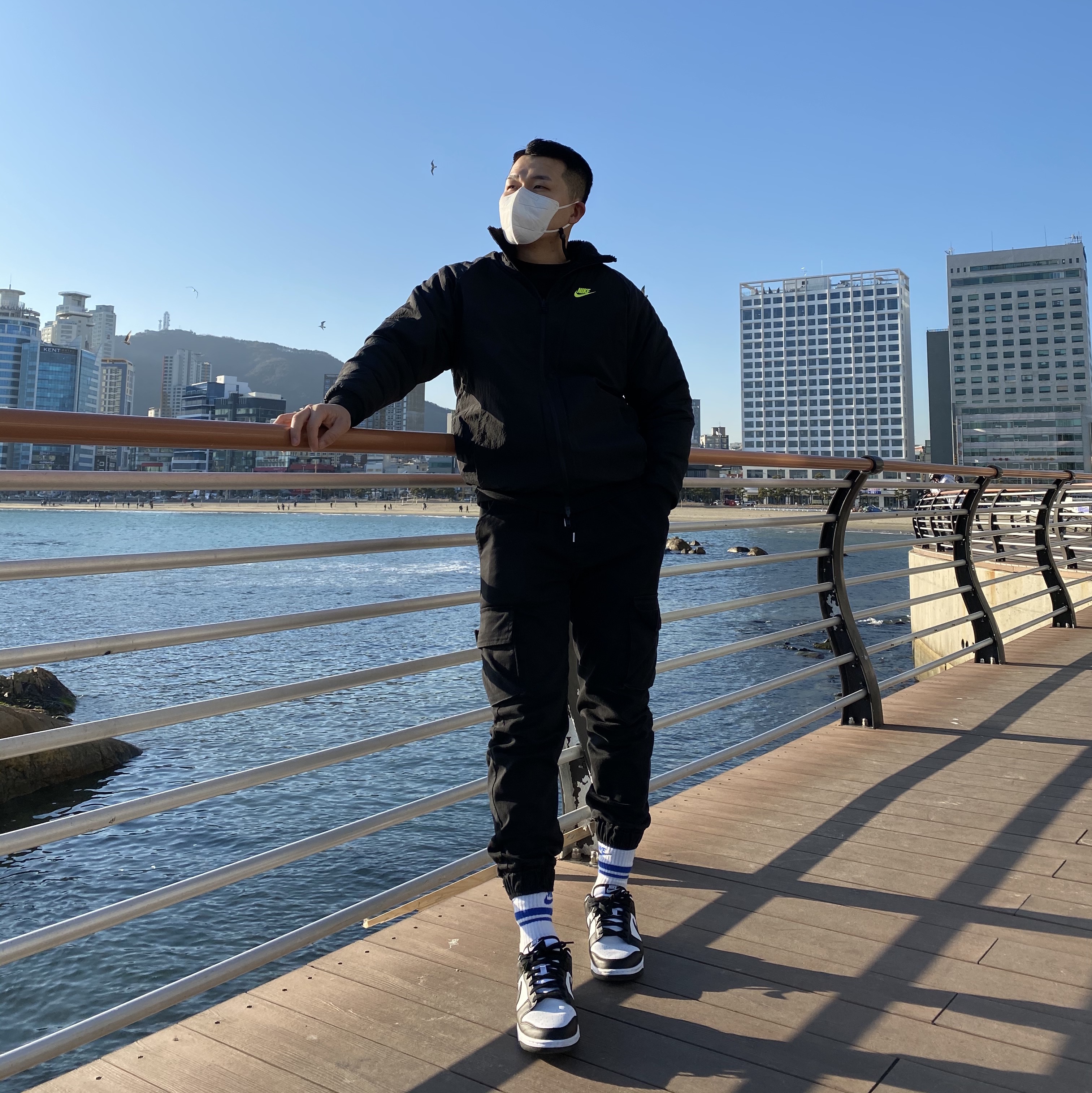 Nike Big Swoosh Full Zip Jacket Black Volt, Nike Dunk Low Retro Black 착용 스타일 - 1