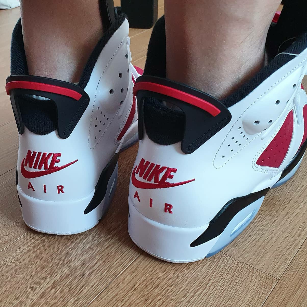 Jordan 6 Retro Carmine 2021 착용 스타일 - 2