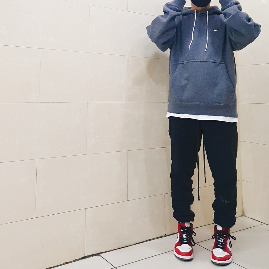 Essentials Sweatpants Dark Slate/Black 2020, Jordan 1 Mid Chicago Black Toe 착용 스타일