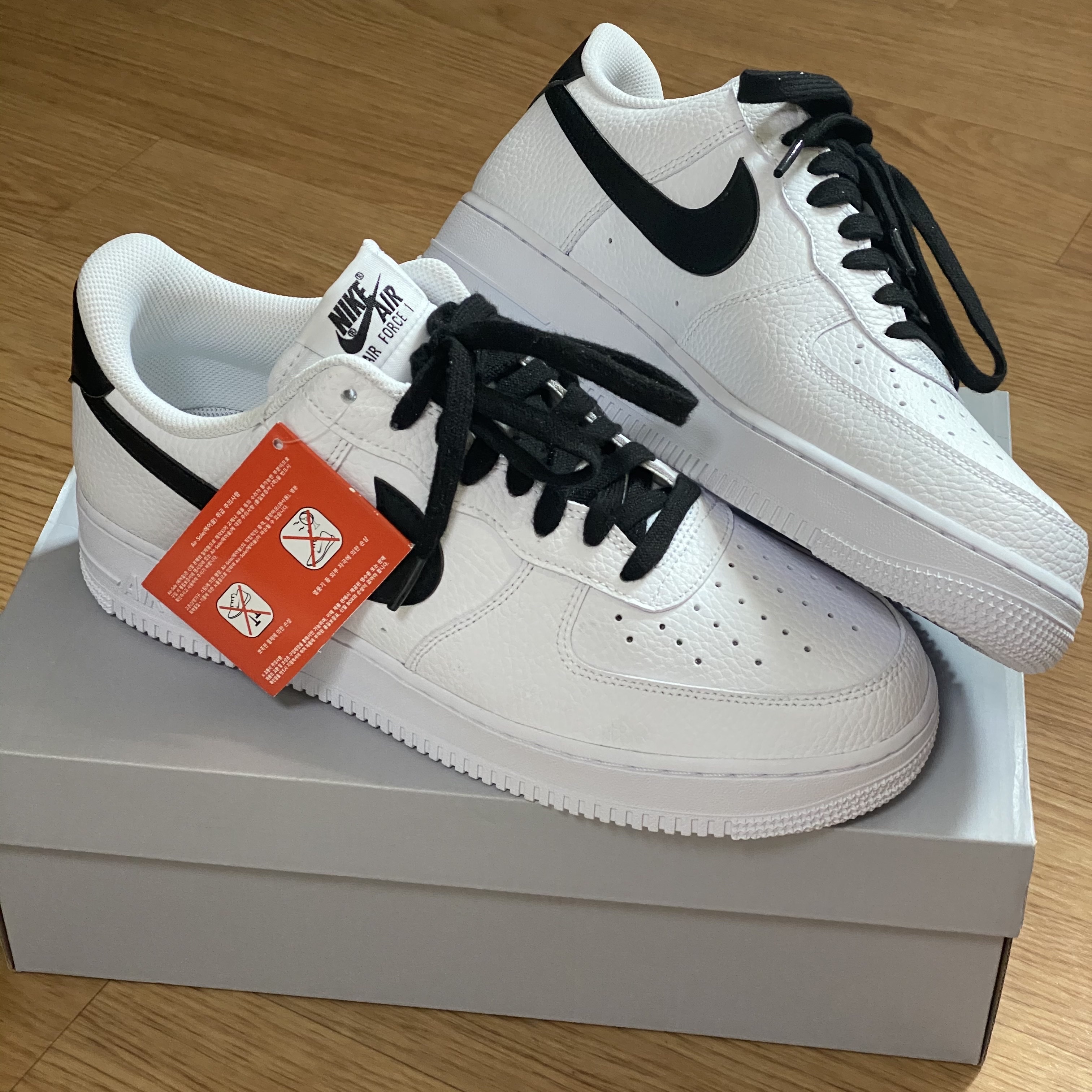 Nike Air Force 1 '07 Craft White & Obsidian 착용 스타일