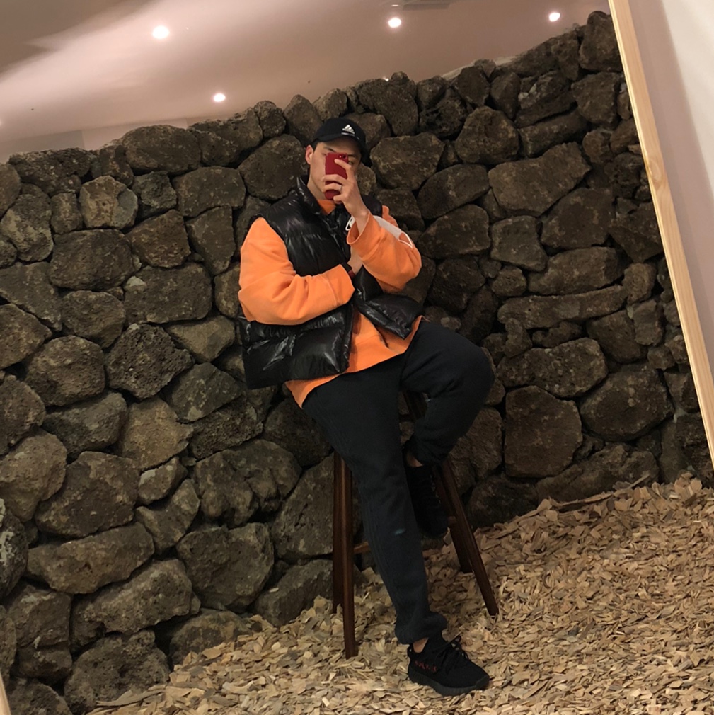 Adidas Yeezy Boost 350 V2 Black Red 2020 착용 스타일