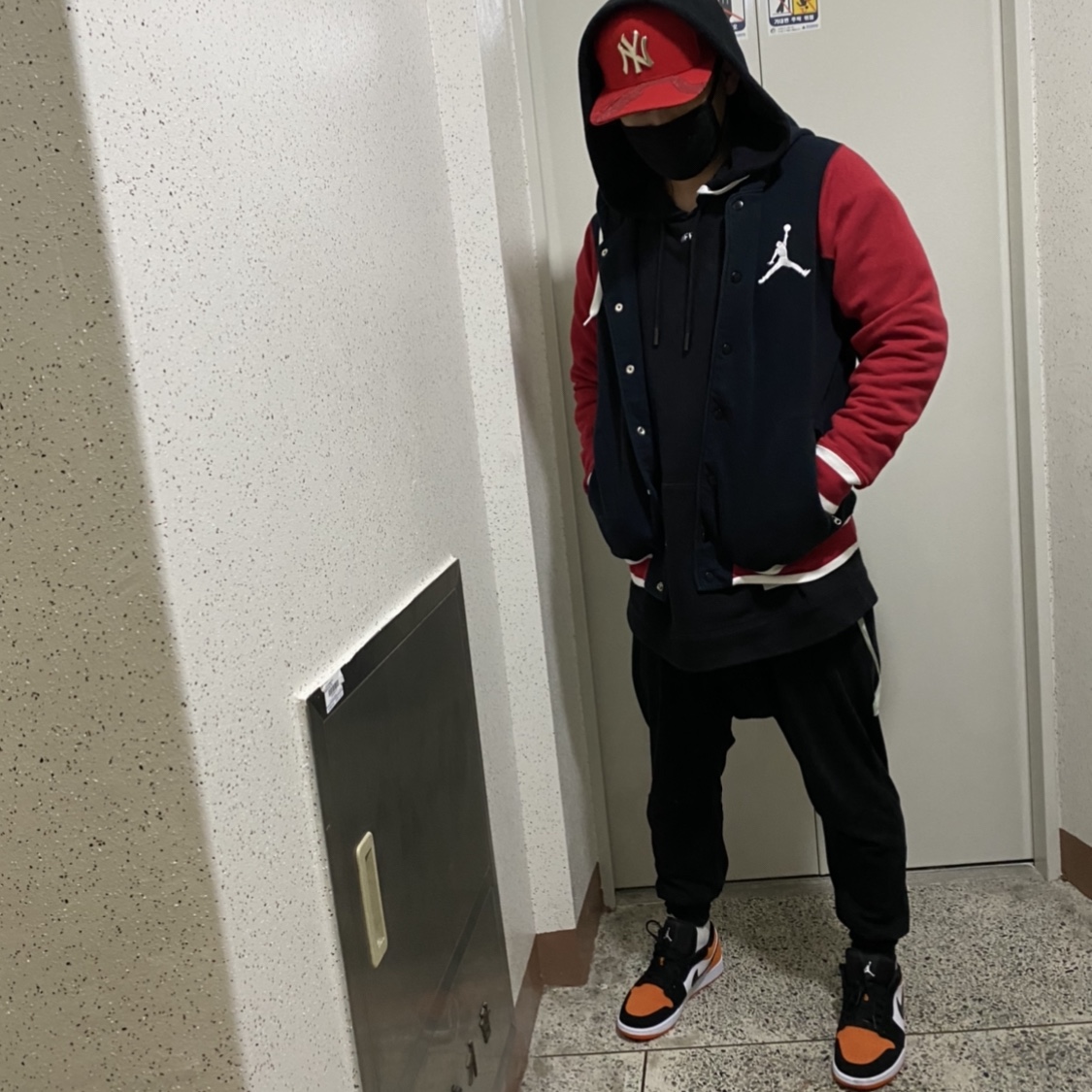 Jordan 1 Low Shattered Backboard 착용 스타일